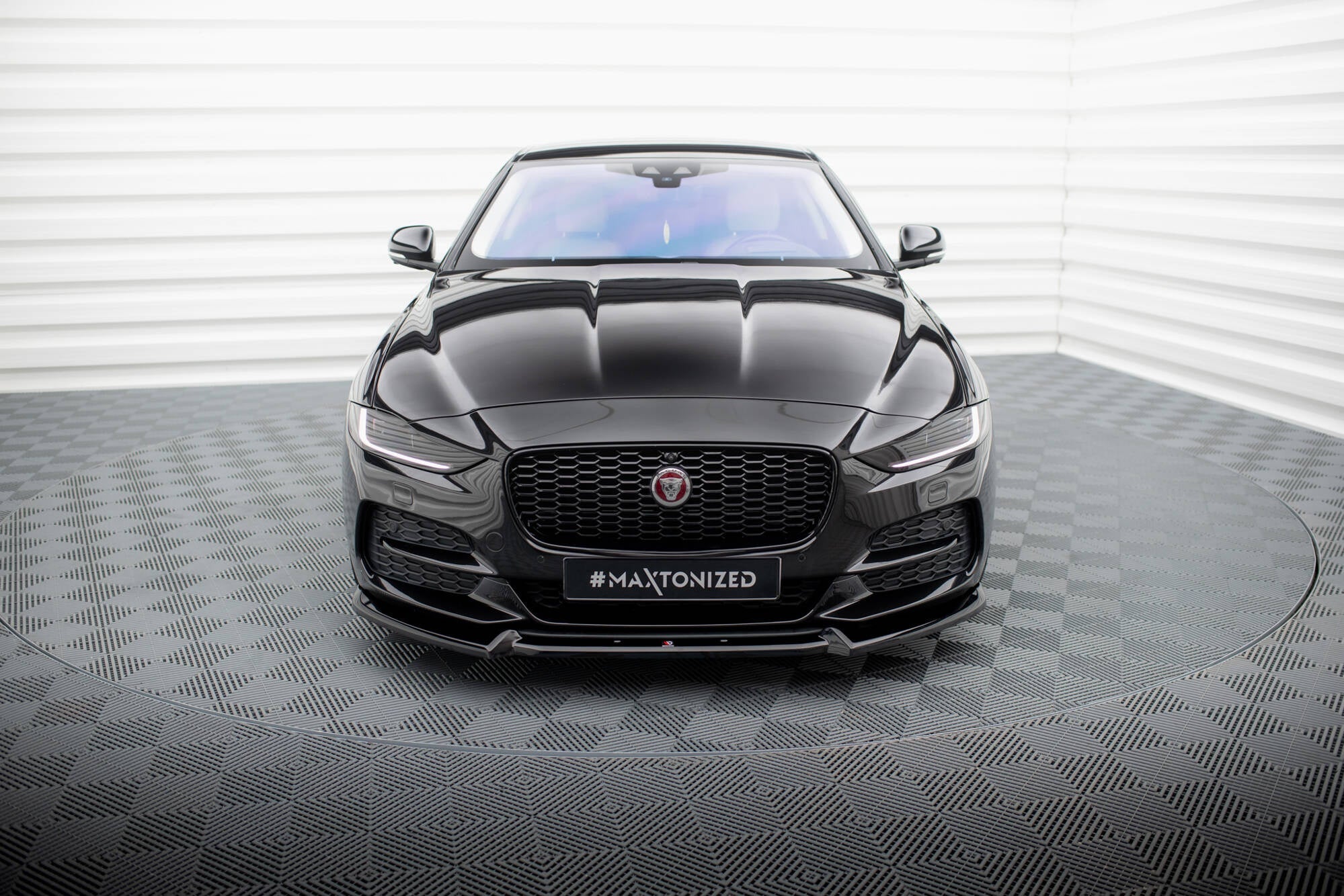 Lip delantero V.2 Jaguar XE X760 Facelift