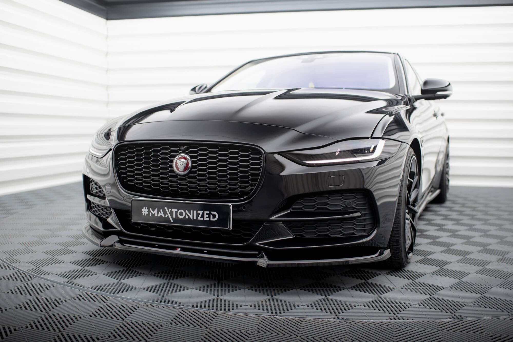 Lip delantero V.2 Jaguar XE X760 Facelift