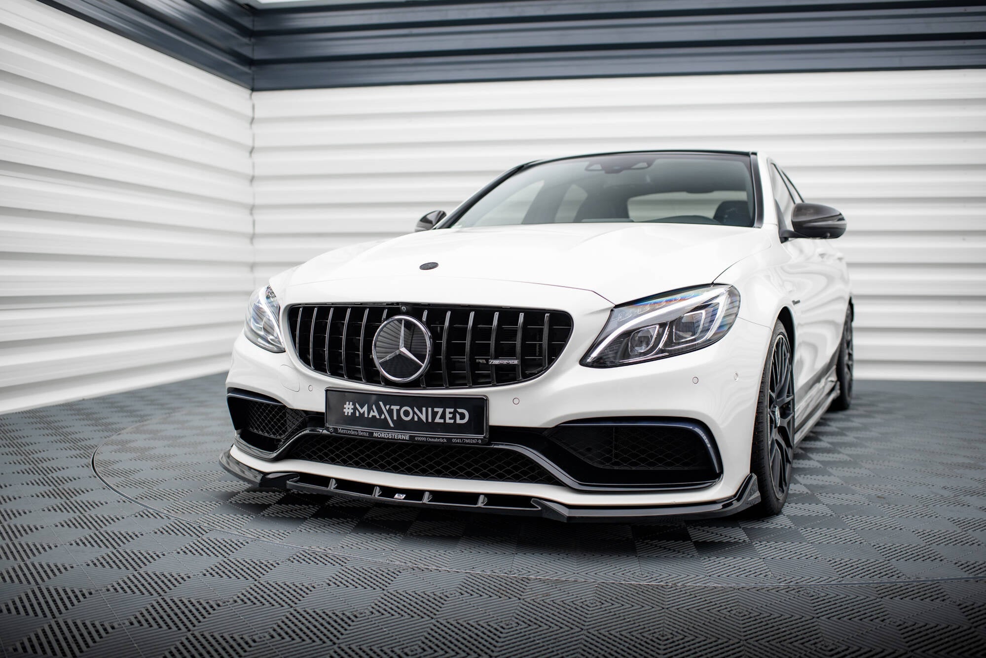 Lip delantero V.2 Mercedes-AMG C63 Berlina / Sedán / Familiar W205 / S205