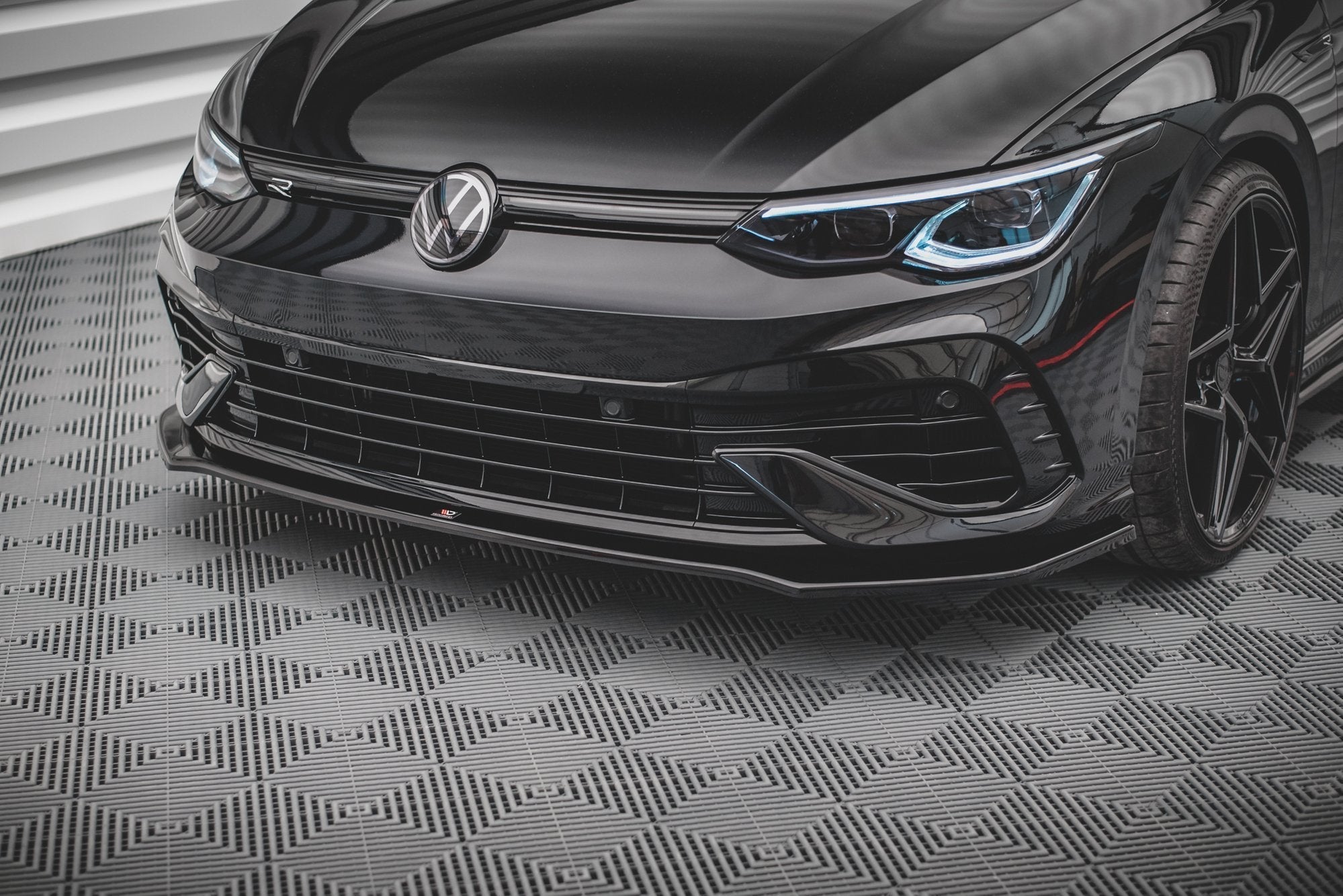 Lip delantero V.3 Volkswagen Golf R Hatchback / Variant Mk8