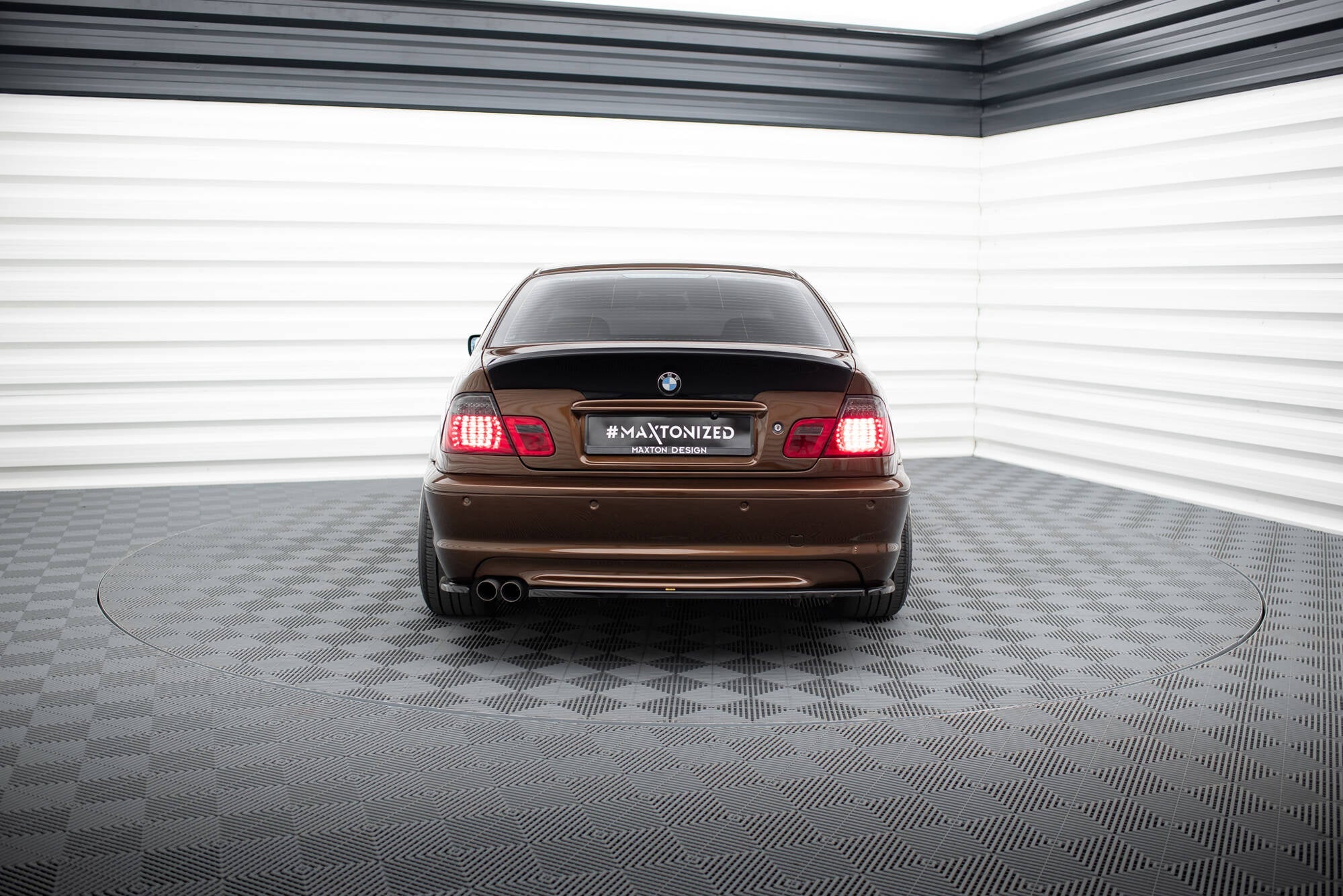 Splitter trasero BMW 3 E46 M-Pack Coupé (con barras verticales)