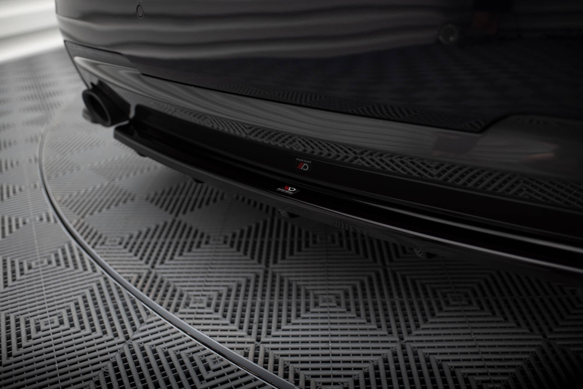 Splitter trasero BMW Serie 5 M-Pack Sedán / Touring F10 / F11 (para dos salidas de escape individuales)
