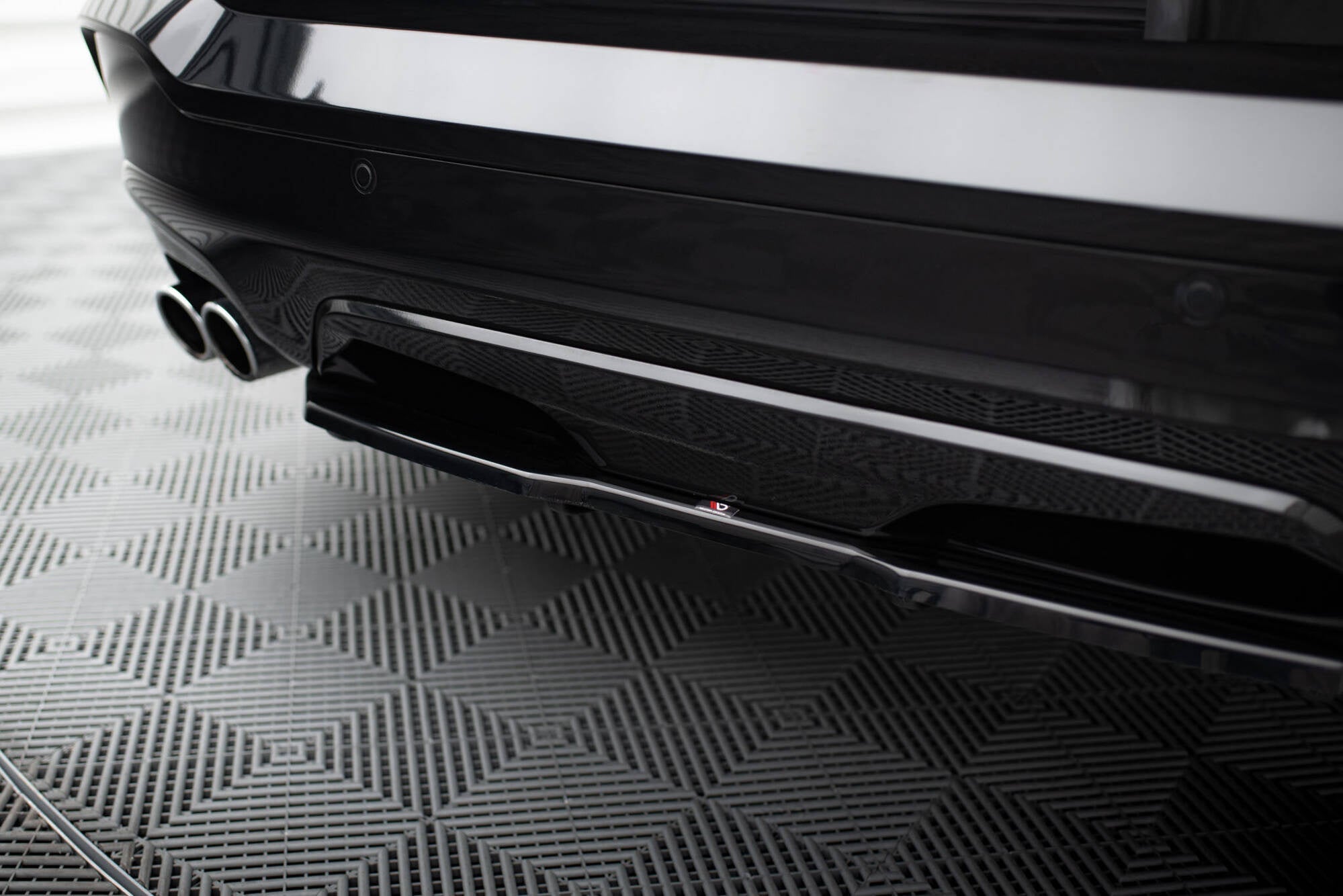 Splitter trasero BMW X4 M-Pack (con barra vertical)