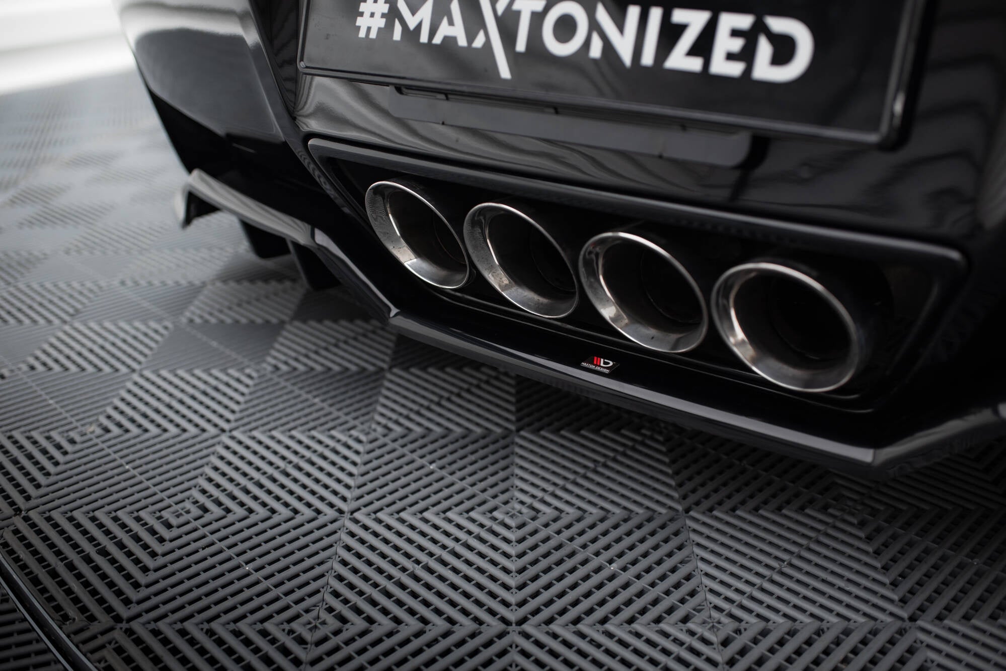 Splitter trasero Chevrolet Corvette C7 (con barras verticales)