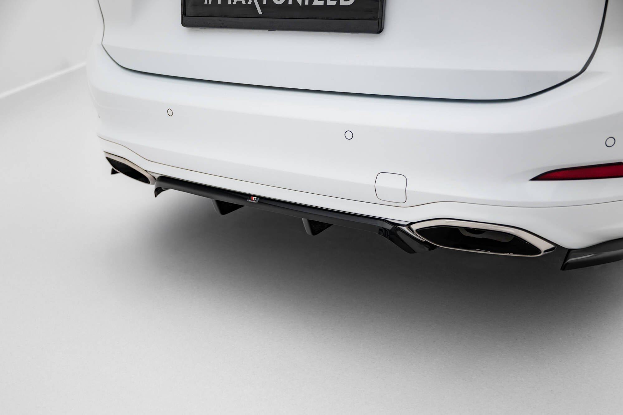 Splitter trasero Ford Focus Vignale Estate Mk4 (con barras verticales)