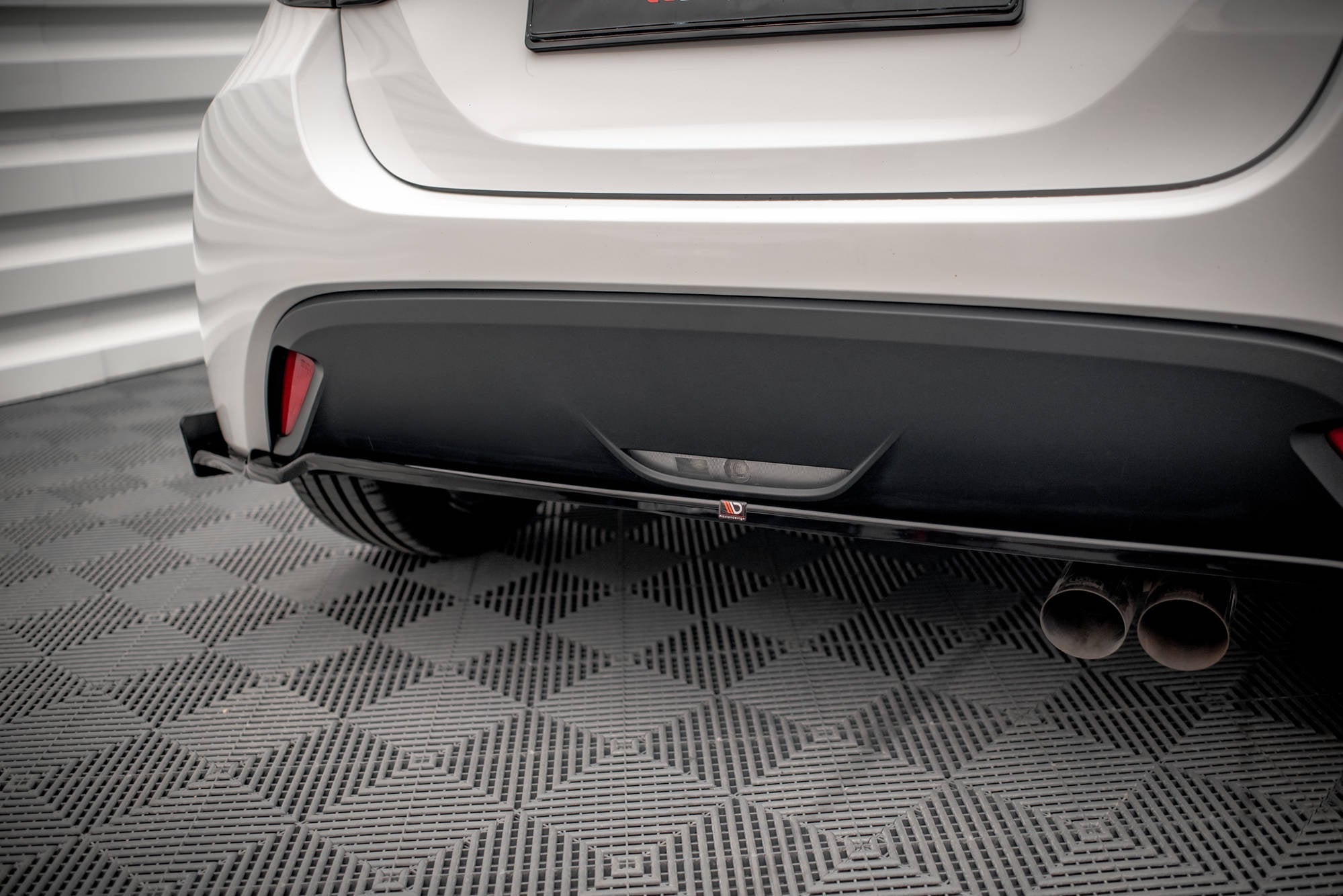 Splitter trasero V.1 + Flaps Toyota Yaris Mk4