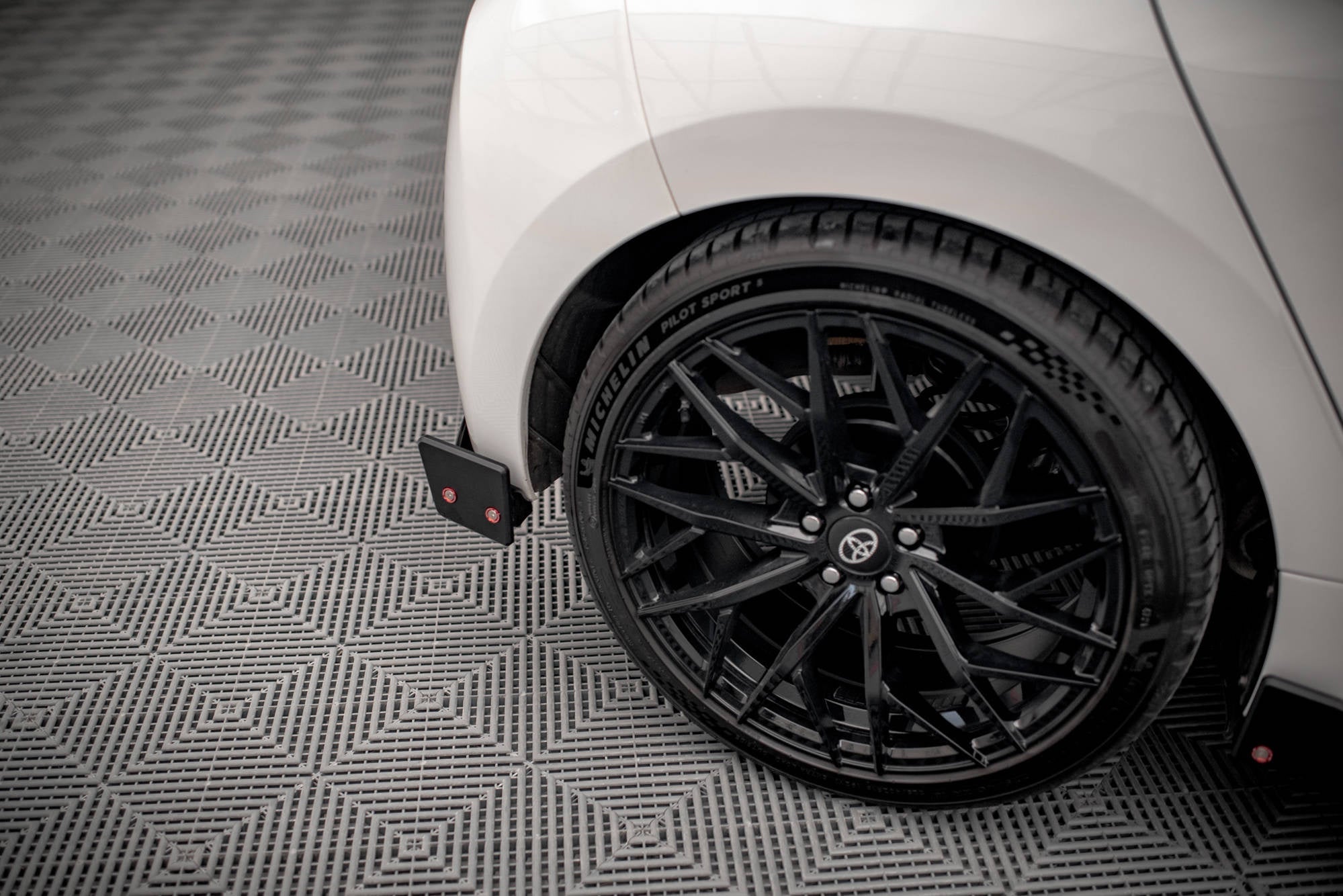 Splitter trasero V.1 + Flaps Toyota Yaris Mk4