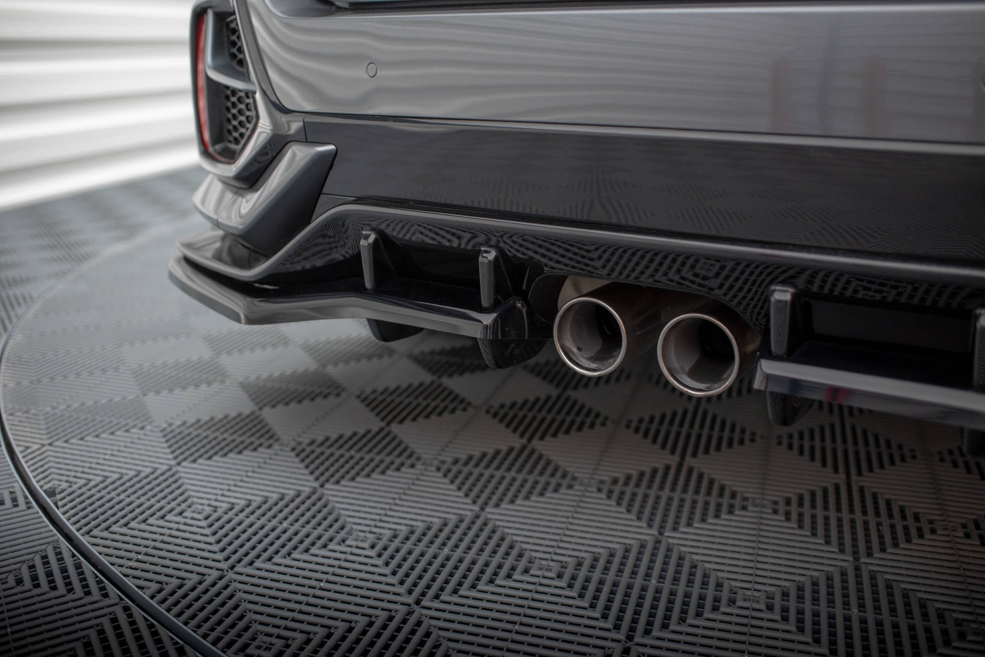 Splitter trasero V.1 + flaps Honda Civic Sport Mk10 Facelift (con barras verticales)