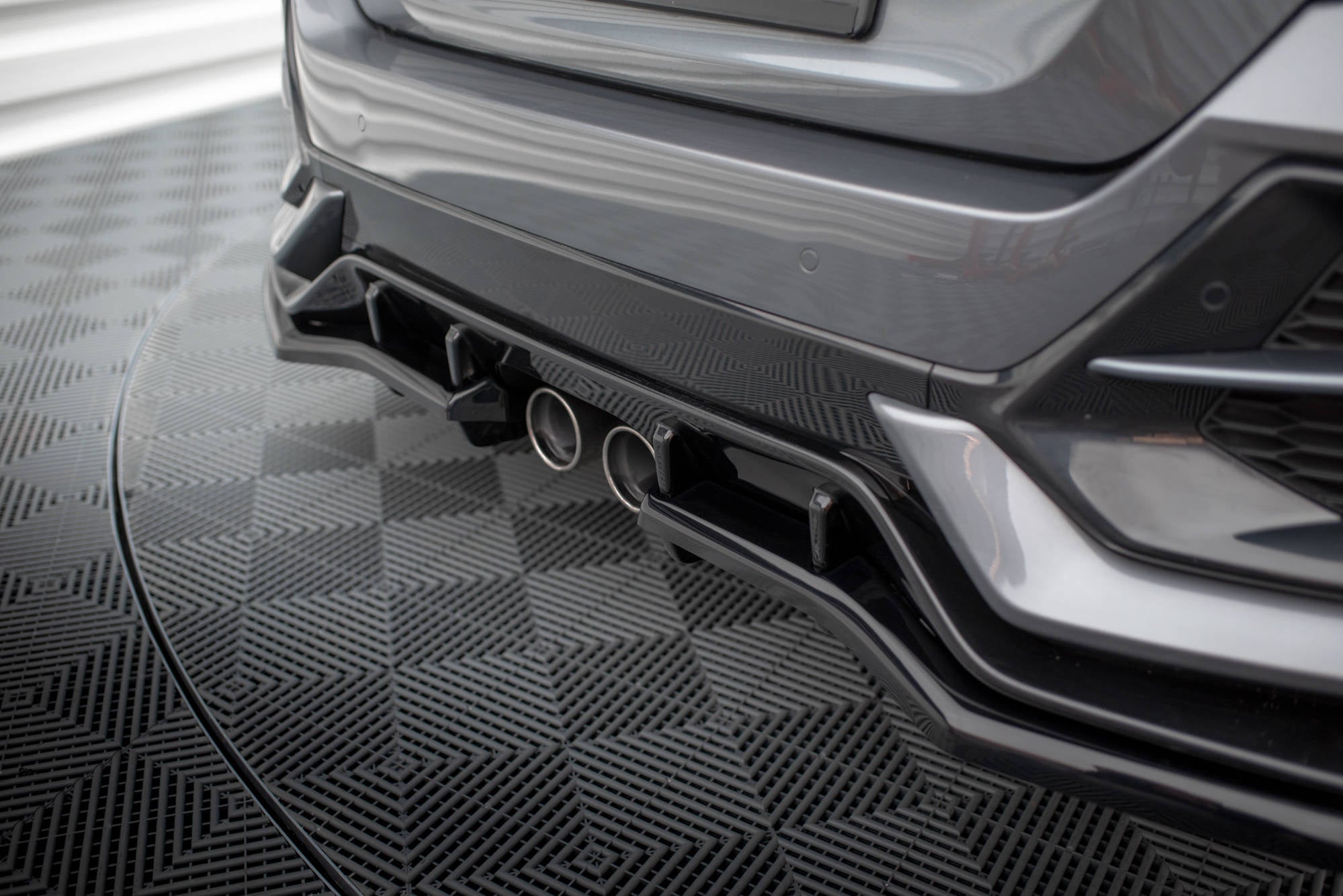 Splitter trasero V.1 Honda Civic Sport Mk10 Facelift (con barras verticales)