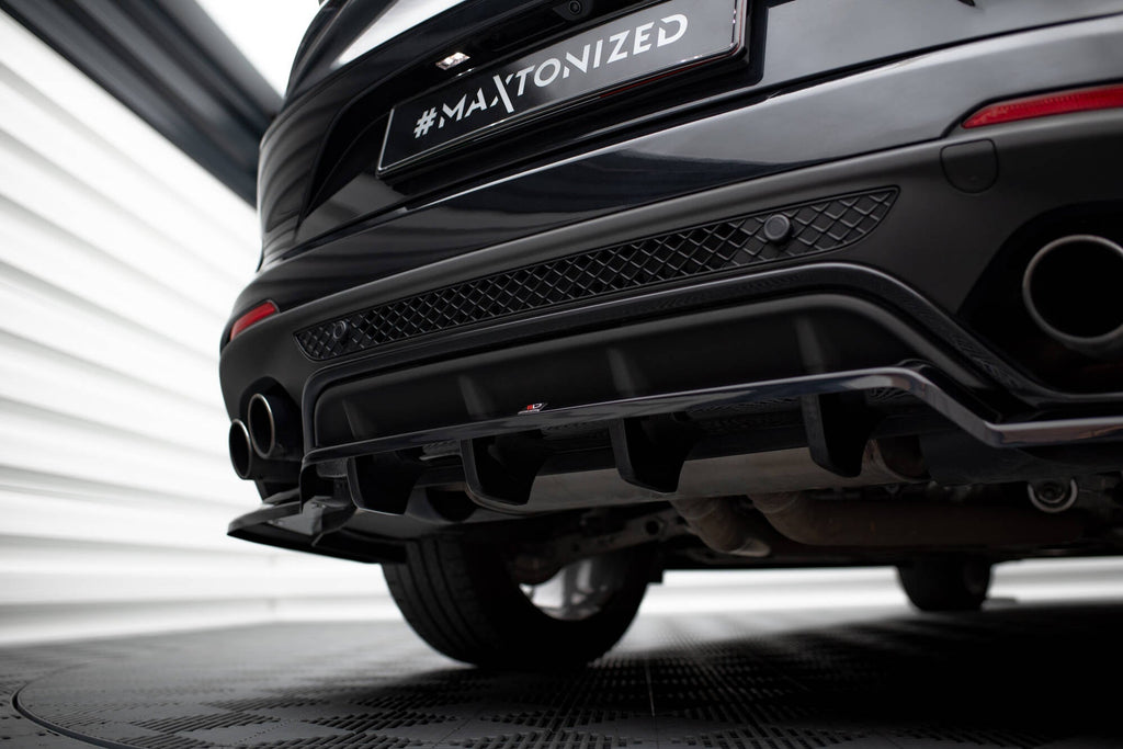 Splitter trasero Alfa Romeo Stelvio Quadrifoglio Mk1 (con barras verticales)