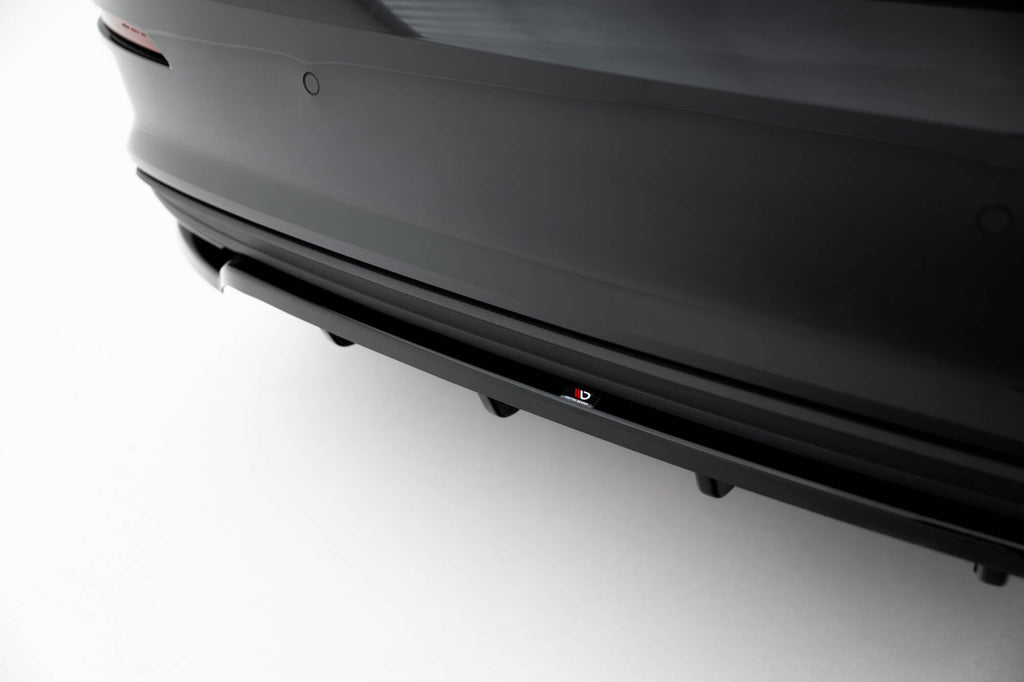 Splitter trasero Audi A3 Sedán 8Y (con barras verticales)