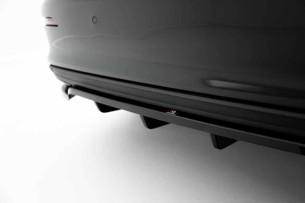 Splitter trasero Audi A3 Sedán 8Y (con barras verticales)