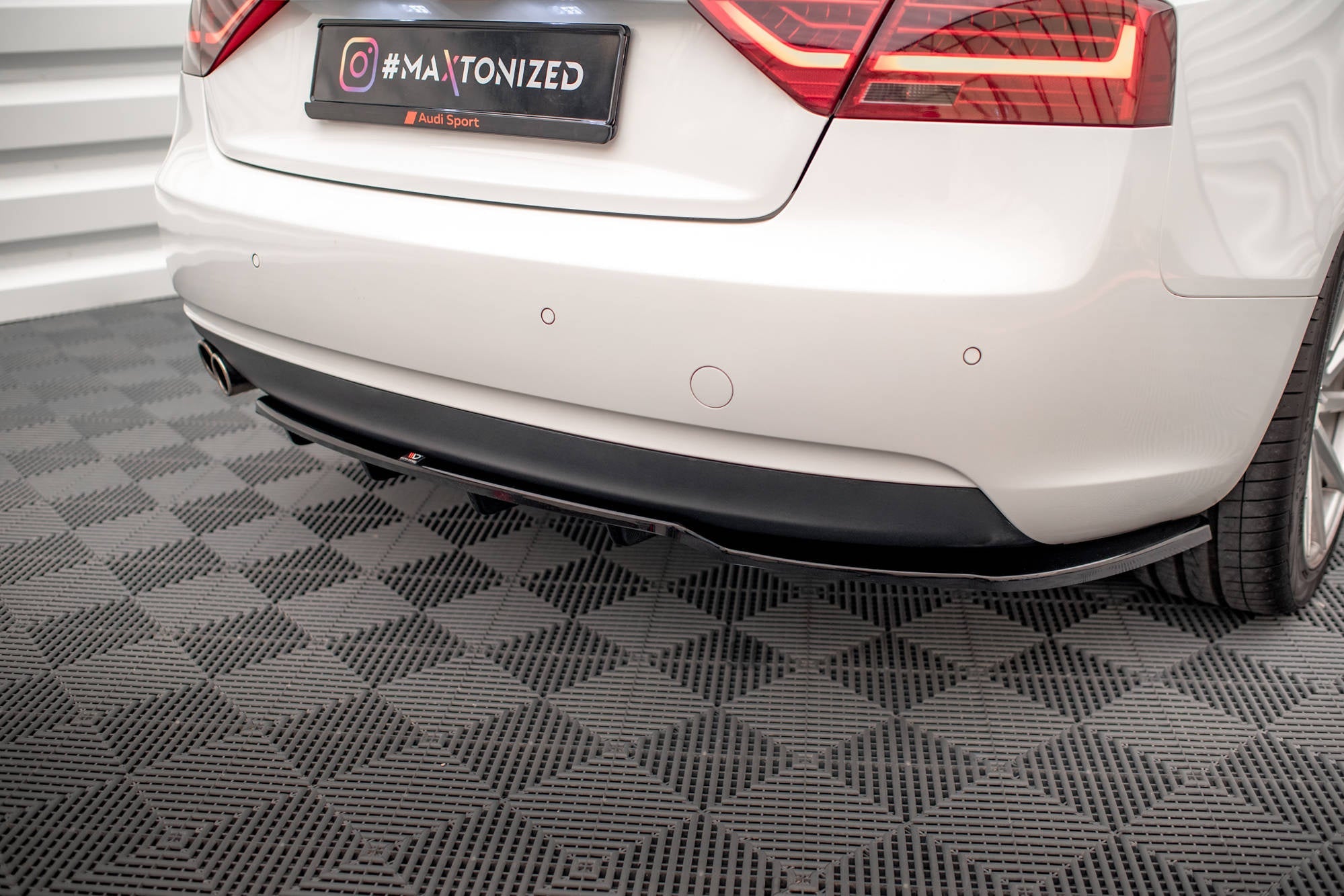 Splitter trasero Audi A5 Coupé 8t Facelift (con barras verticales)