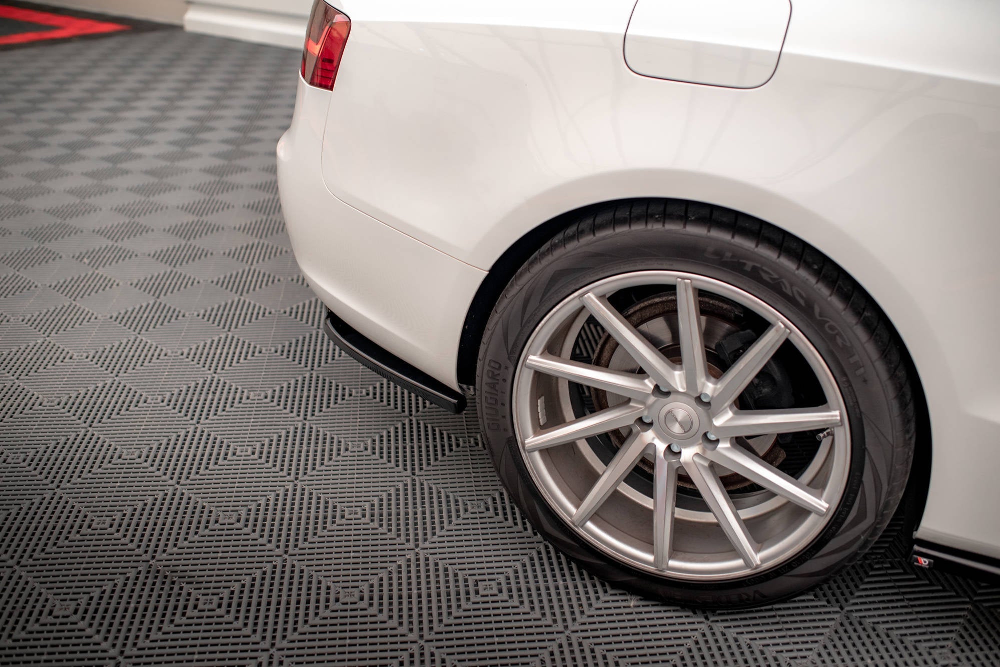 Splitter trasero Audi A5 Coupé 8t Facelift (con barras verticales)