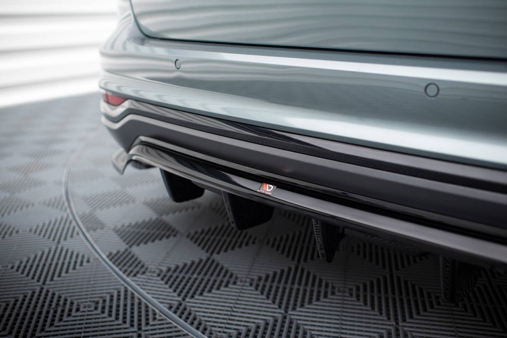 Splitter trasero Audi A6 Allroad C8 (con barras verticales)