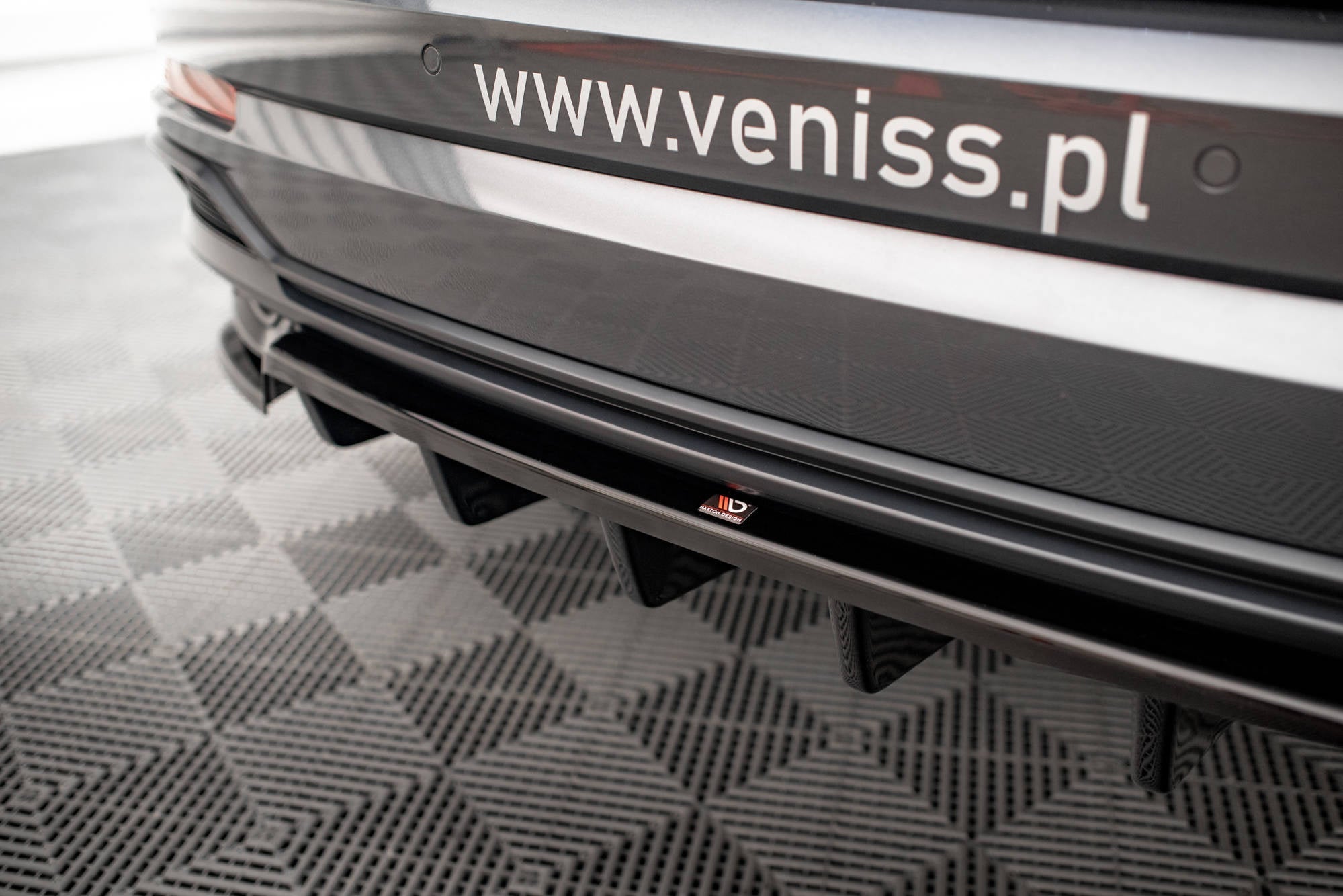 Splitter trasero Audi Q3 S-Line SUV F3 (con barras verticales)