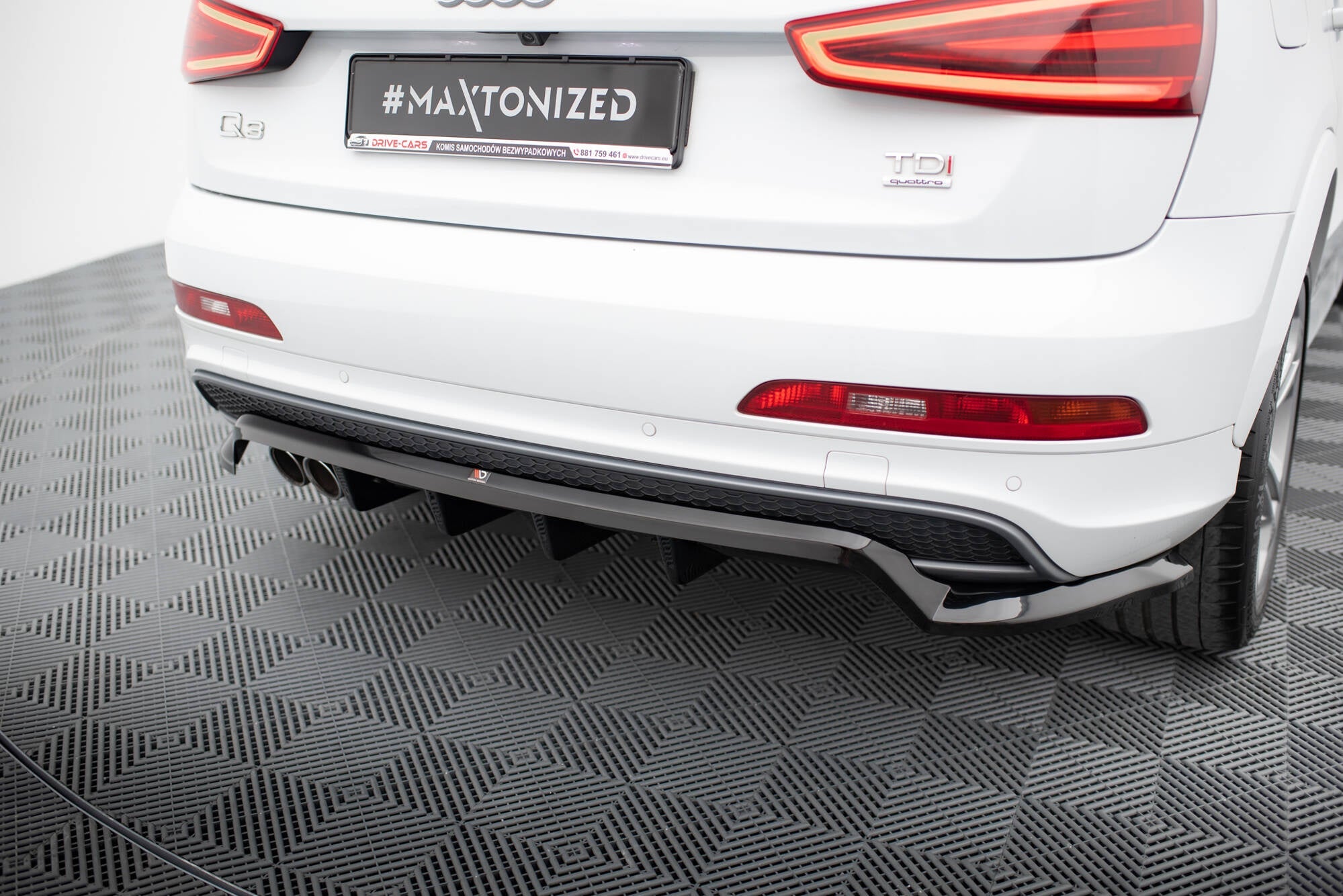 Splitter trasero Audi Q3 S-Line 8u (con barras verticales)