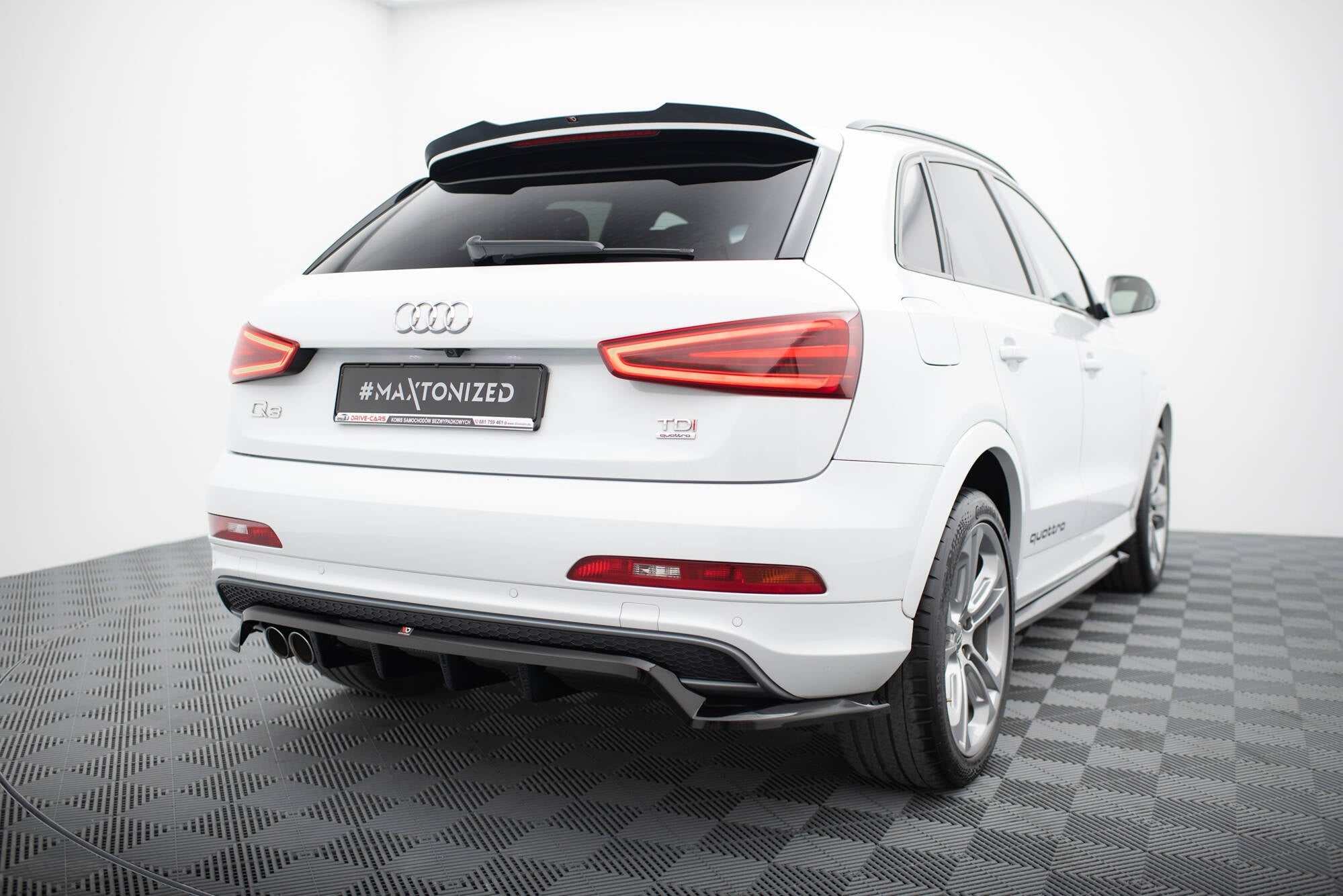 Splitter trasero Audi Q3 S-Line 8u (con barras verticales)