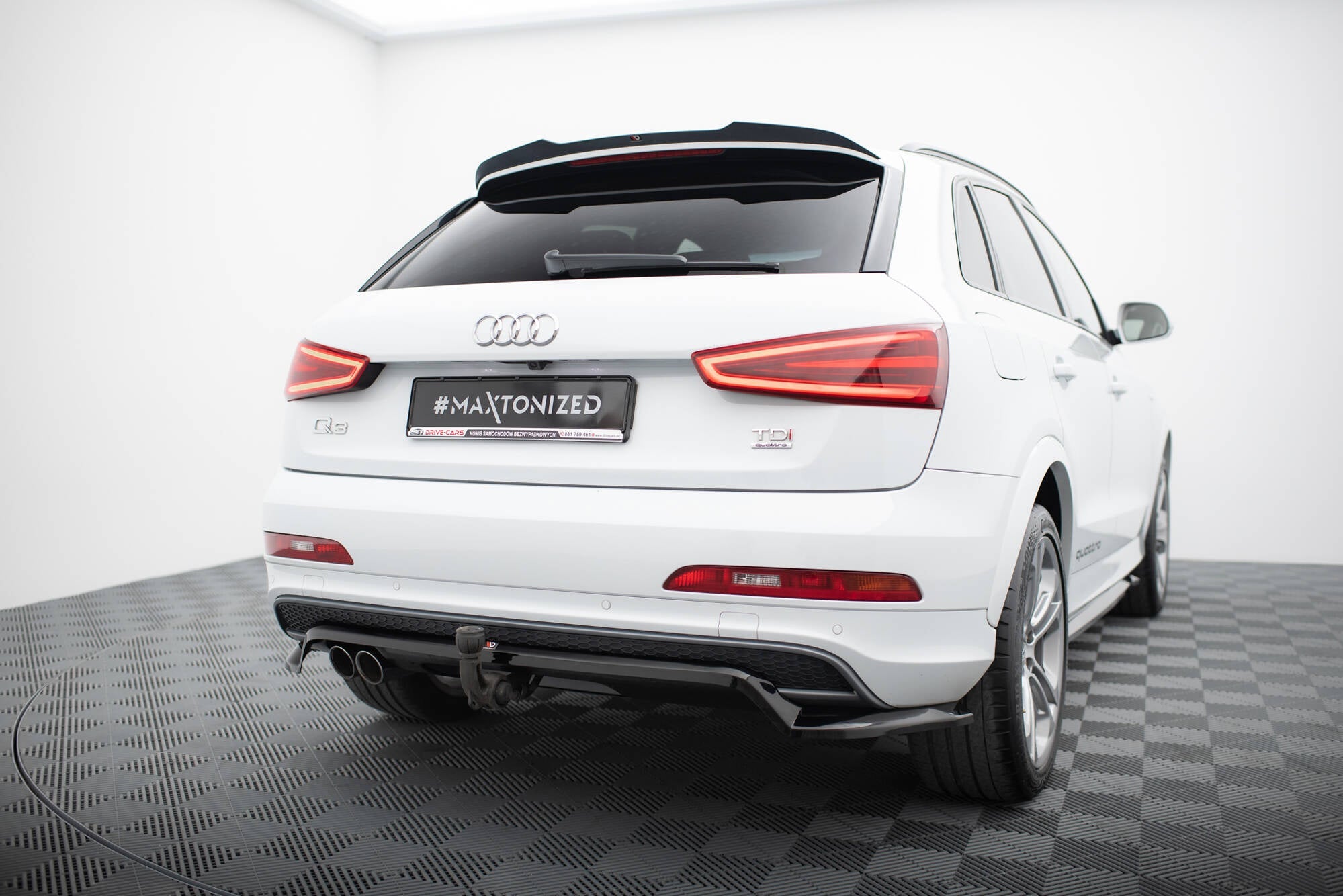Splitter trasero Audi Q3 S-Line 8u (con barras verticales)