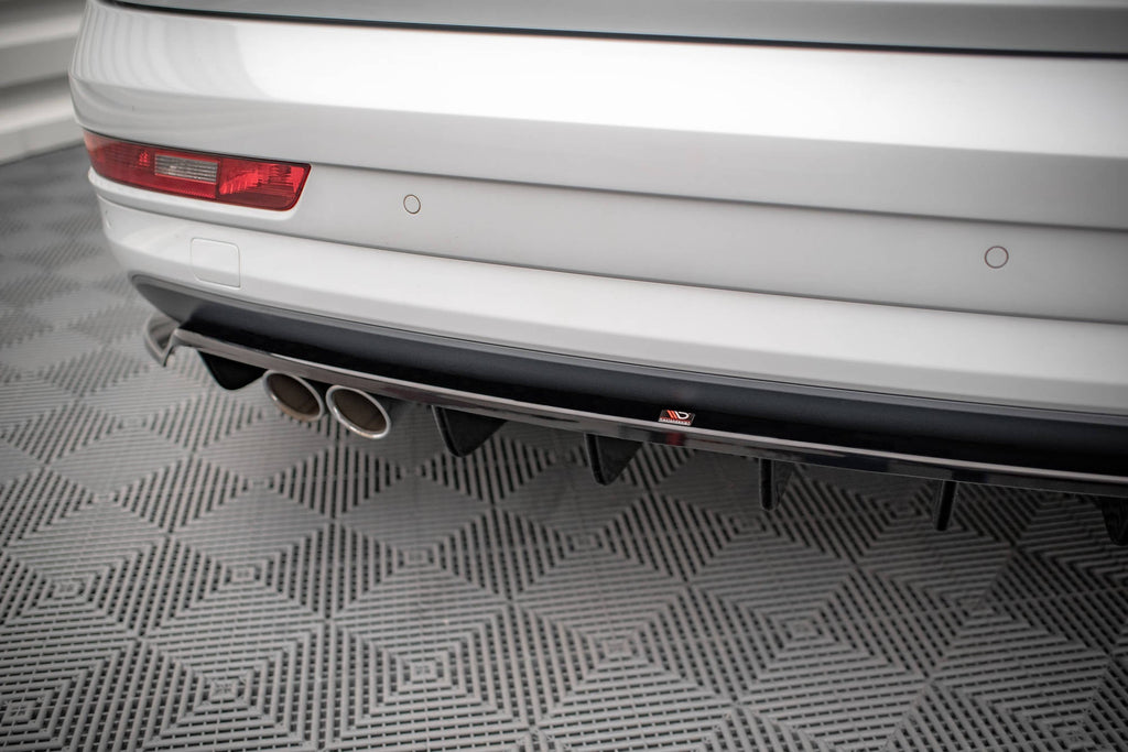 Splitter trasero Audi Q3 Sport 8u Facelift (con barras verticales)