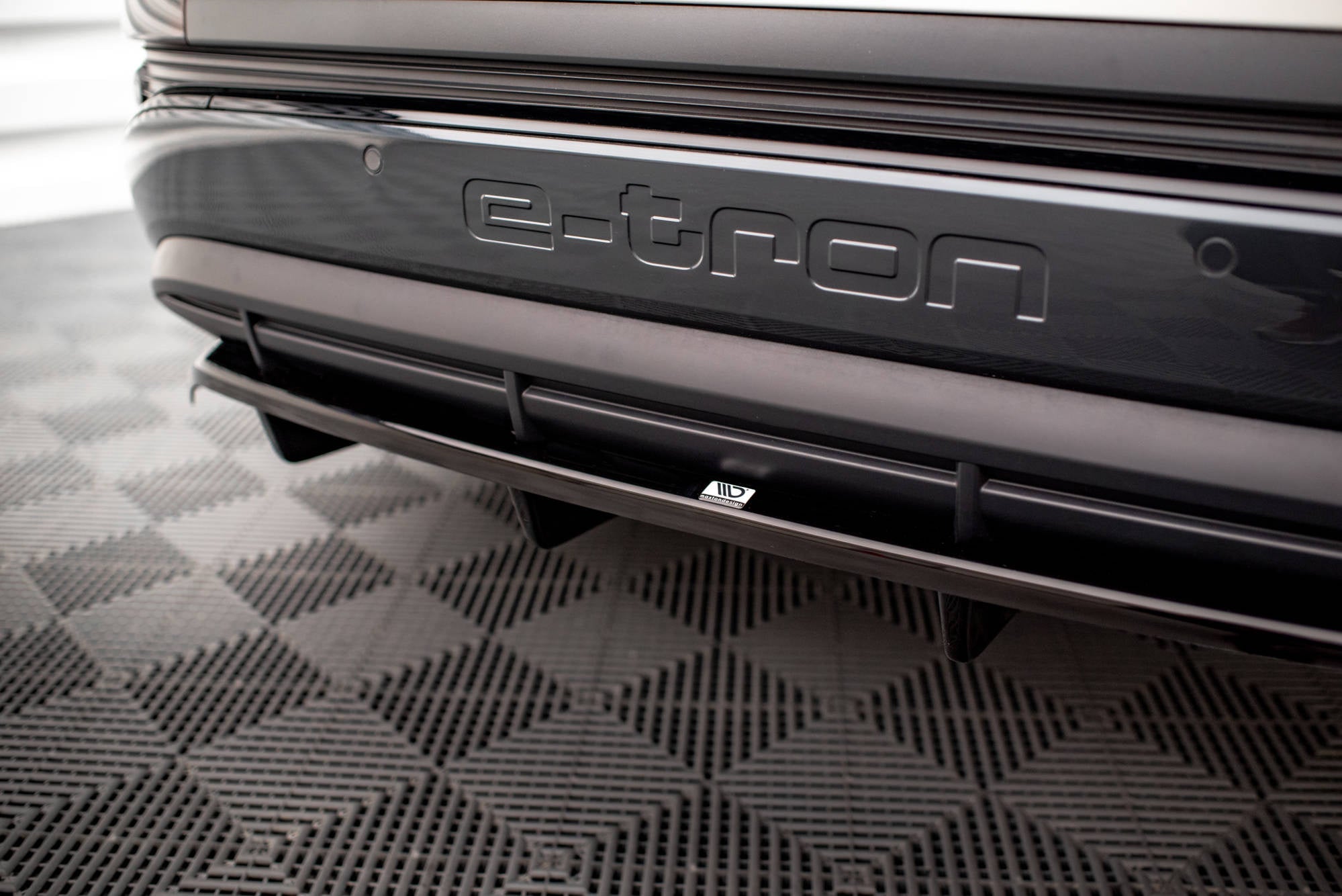 Splitter trasero Audi Q4 E-Tron Sportback S-Line Mk1 (con barras verticales)