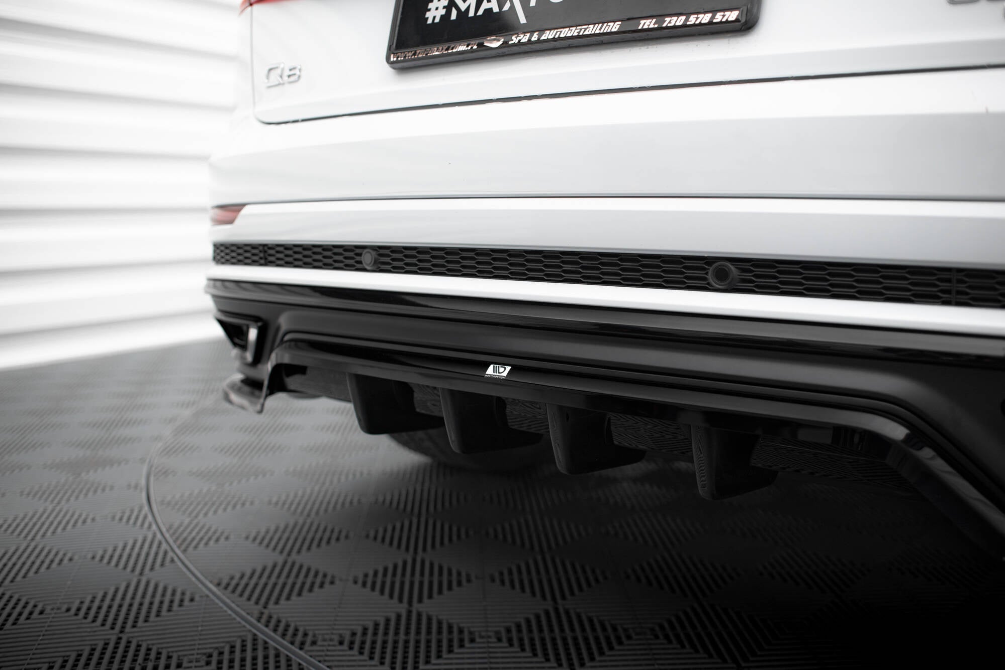 Splitter trasero Audi Q8 S-Line Mk1 (con barras verticales)