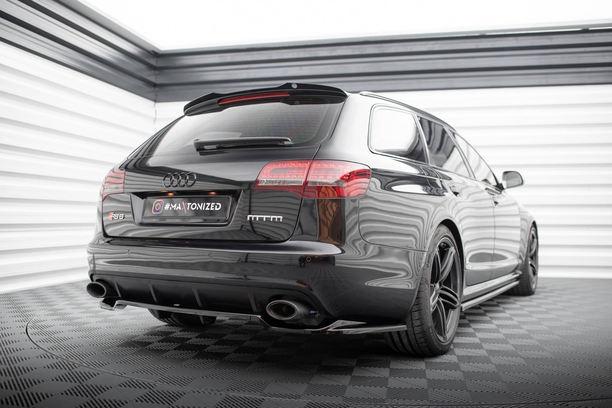 Splitter trasero Audi RS6 Avant C6 (con barras verticales)