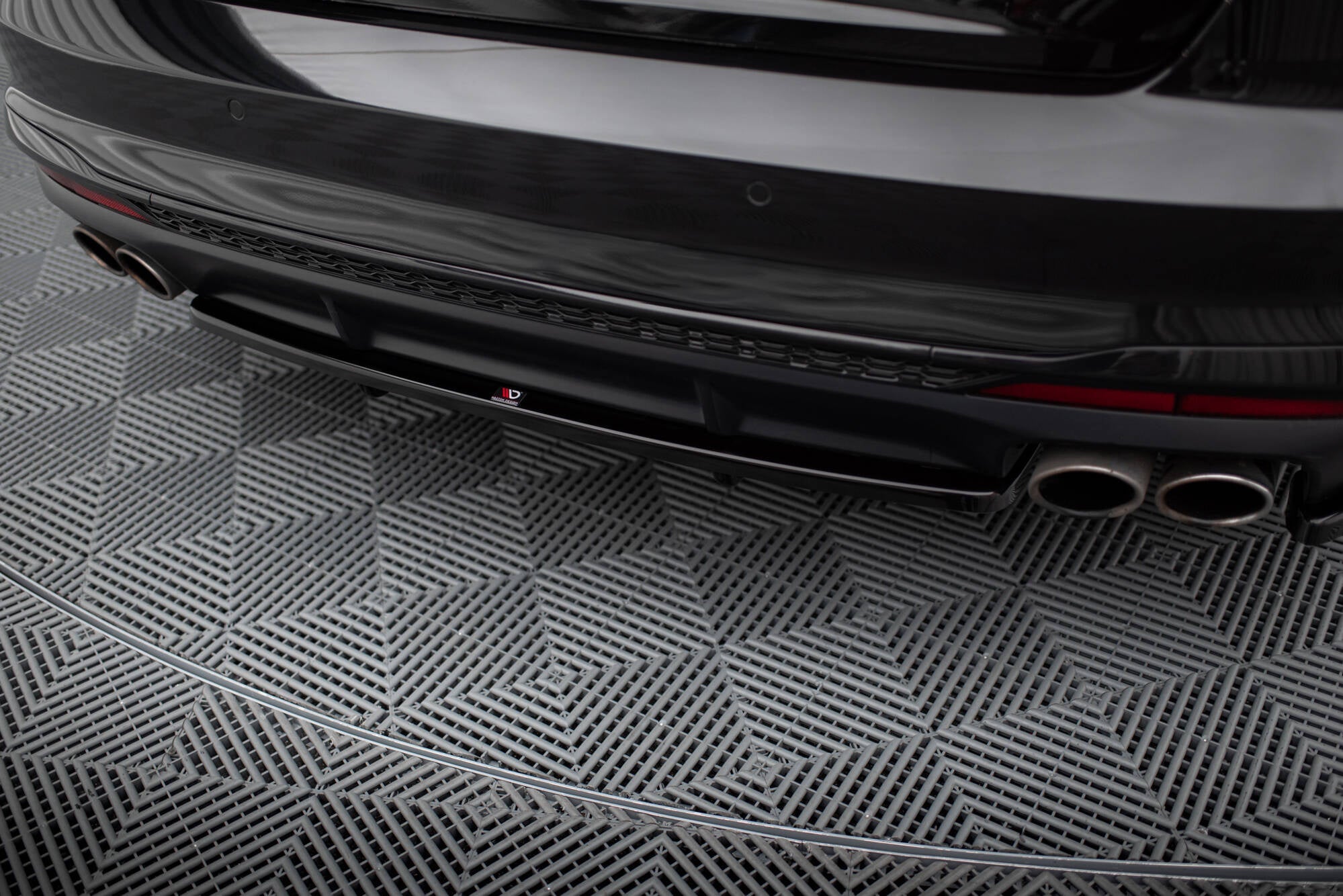 Splitter trasero Audi S4 B9 Facelift (con barras verticales)