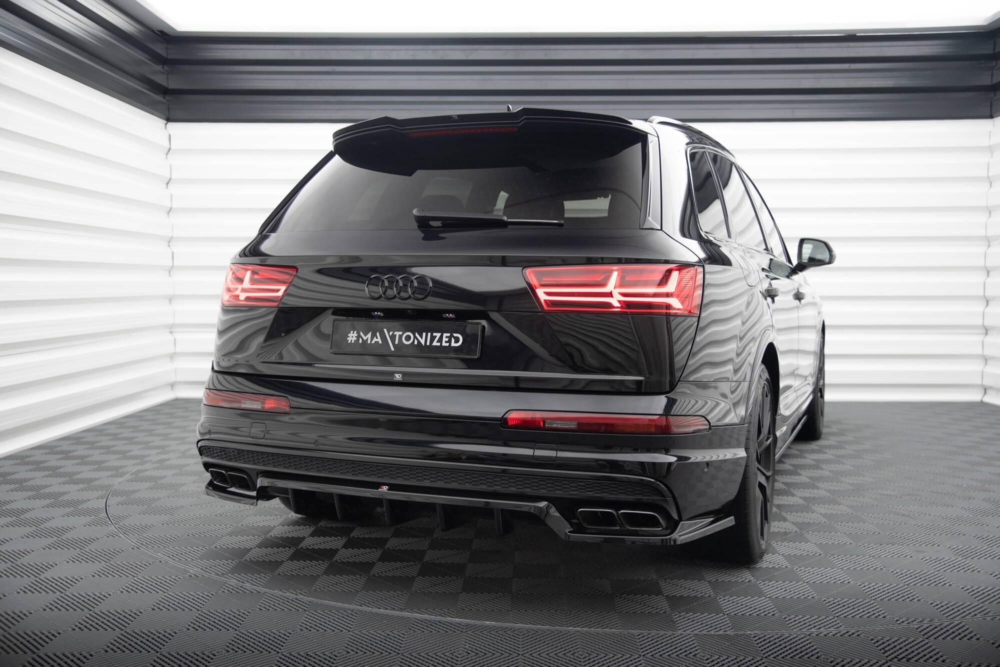 Splitter trasero Audi SQ7 Q7 S-Line Mk2 (con barras verticales)