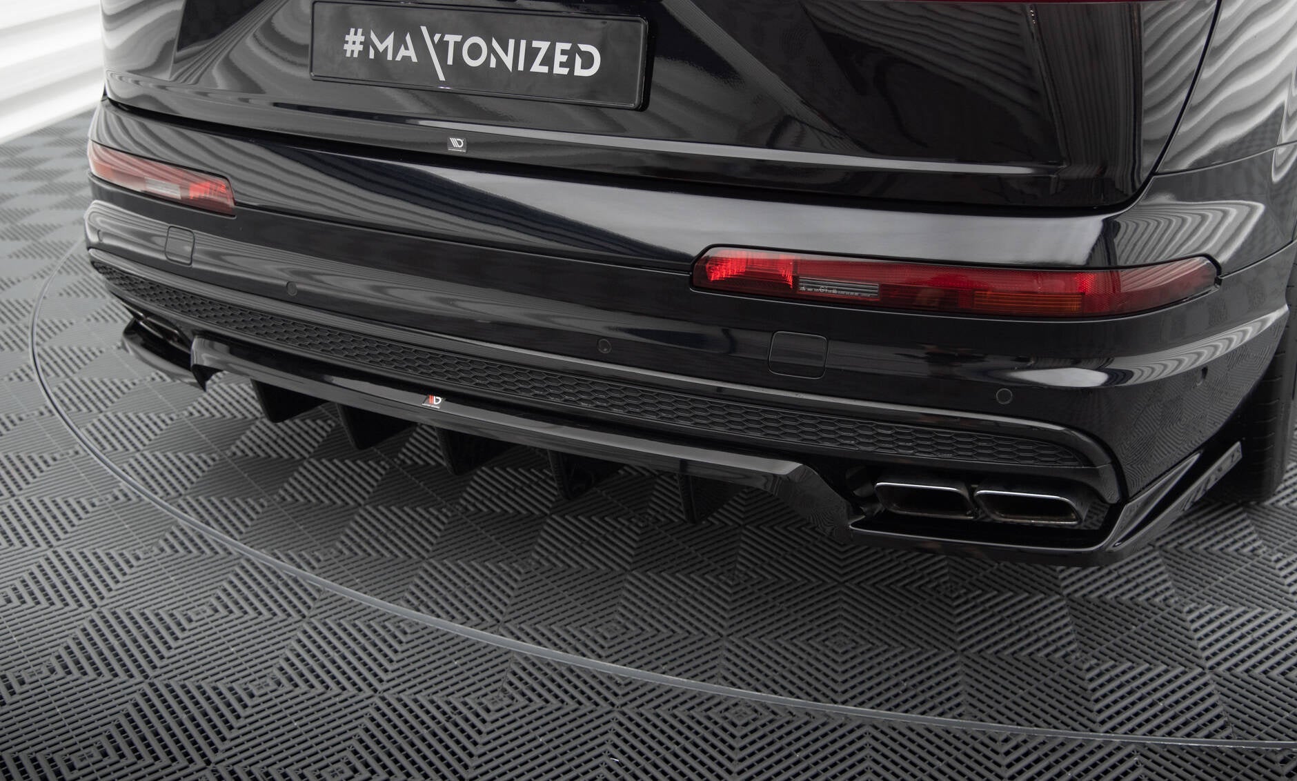 Splitter trasero Audi SQ7 Q7 S-Line Mk2 (con barras verticales)