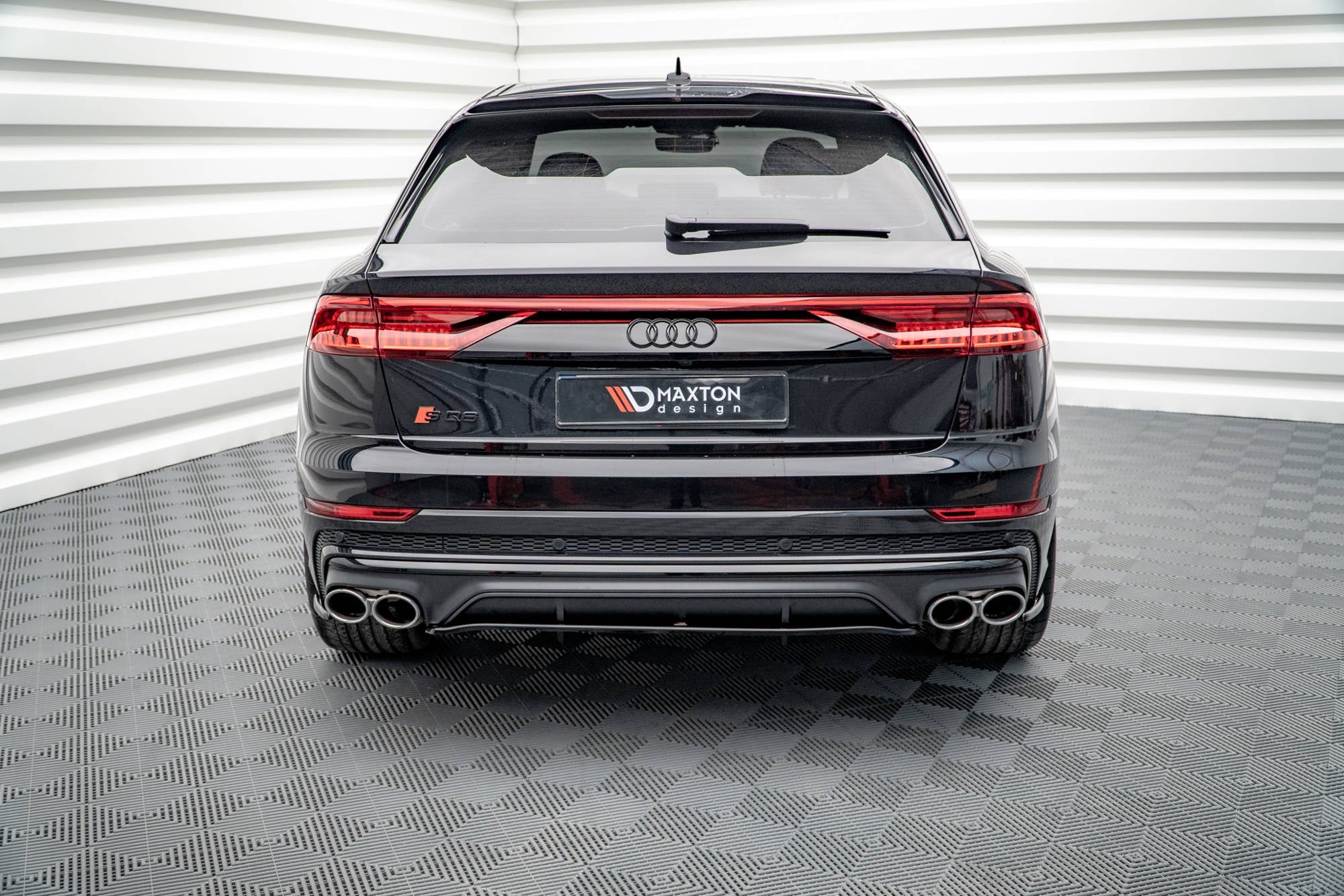 Splitter trasero Audi SQ8 Mk1 (con barras verticales)