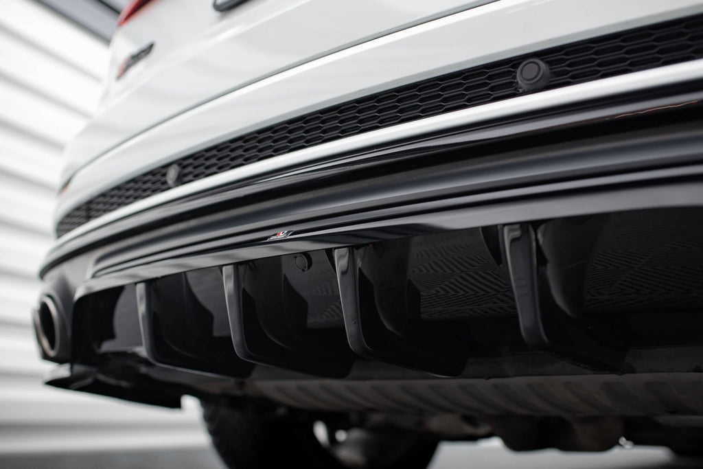 Splitter trasero Audi SQ8 Mk1 (con barras verticales)