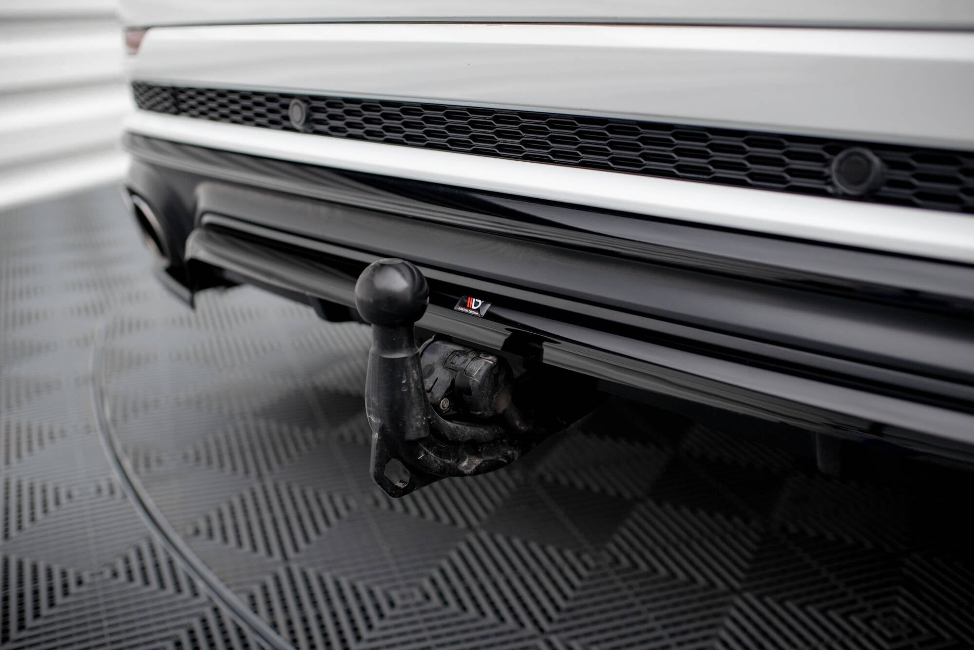 Splitter trasero Audi SQ8 Mk1 (con barras verticales)
