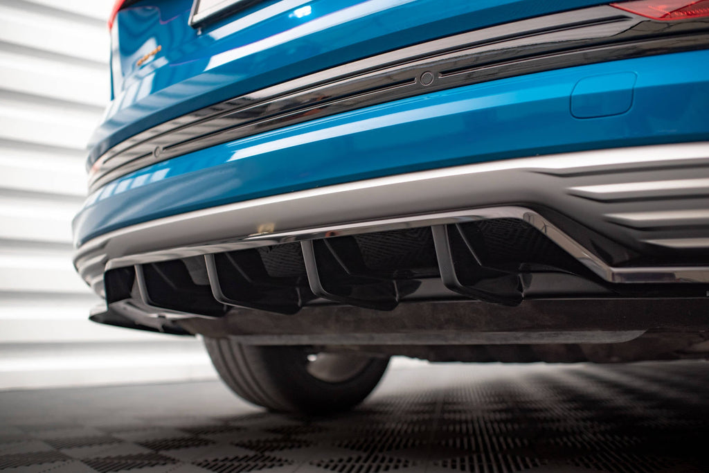 Splitter trasero Audi E-Tron (con barras verticales)
