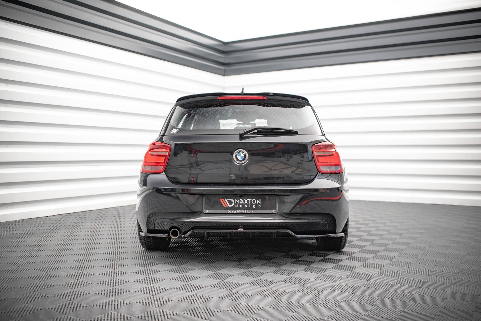 Splitter trasero BMW Serie 1 F20 (con barras verticales)