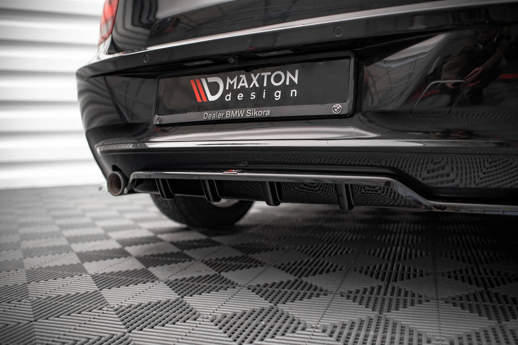 Splitter trasero BMW Serie 1 F20 (con barras verticales)