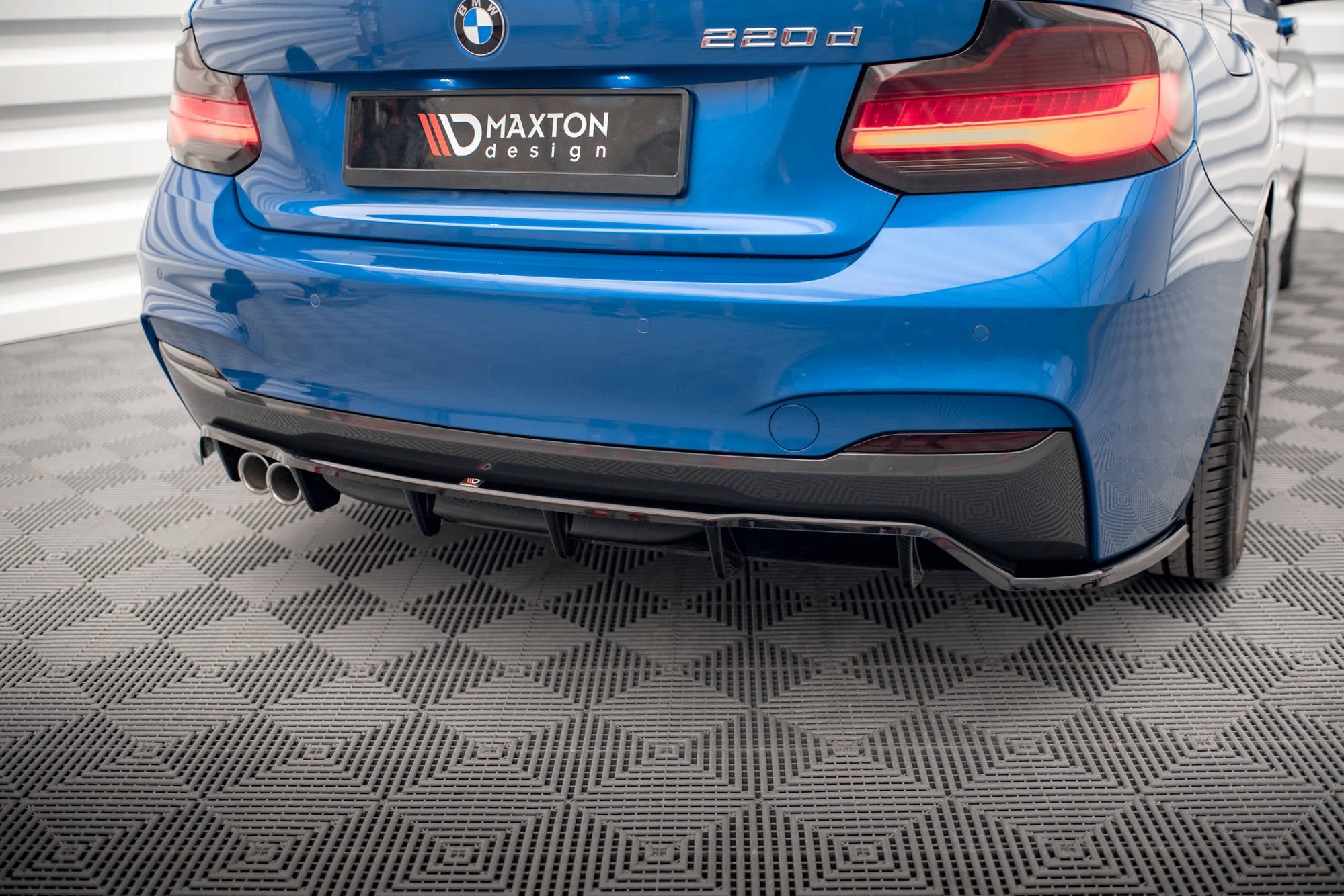 Splitter trasero BMW Serie 2 M-Pack F22 (con barras verticales)