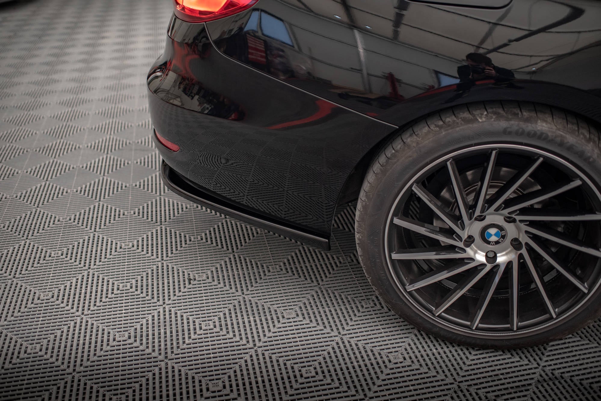 Splitter trasero BMW Serie 3 GT F34 (con barras verticales)