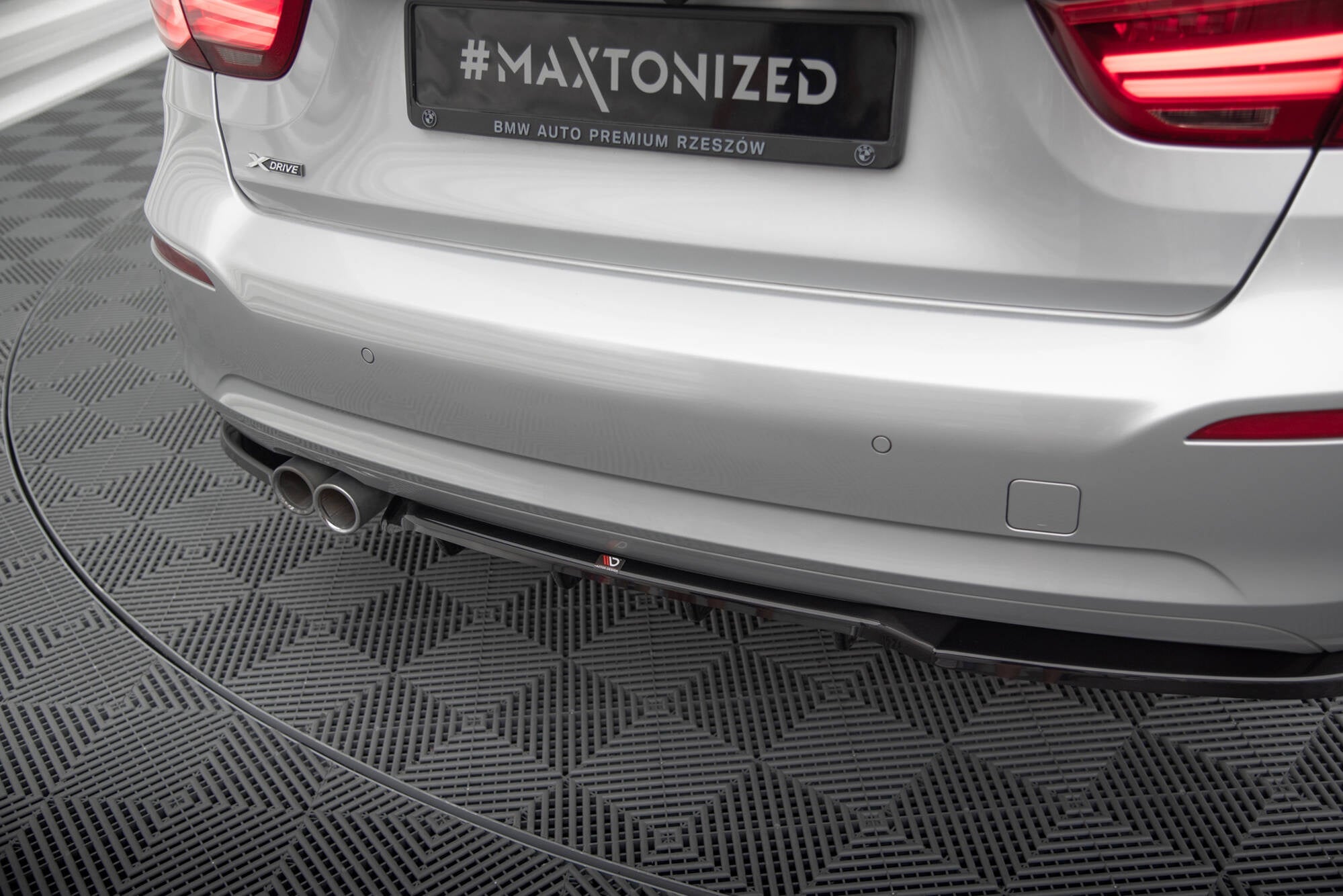 Splitter trasero BMW Serie 3 GT F34 Facelift (con barras verticales)