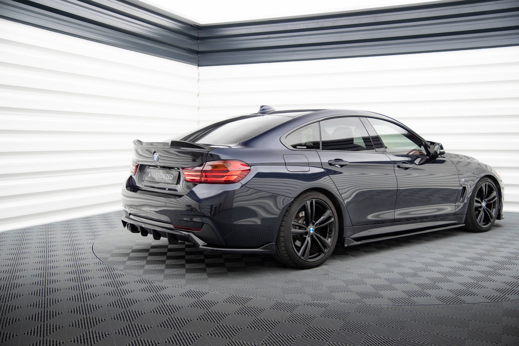 Splitter trasero BMW Serie 4 Coupé / Gran Coupé / Cabrio M-Pack F32 F36 F33 (con barras verticales)