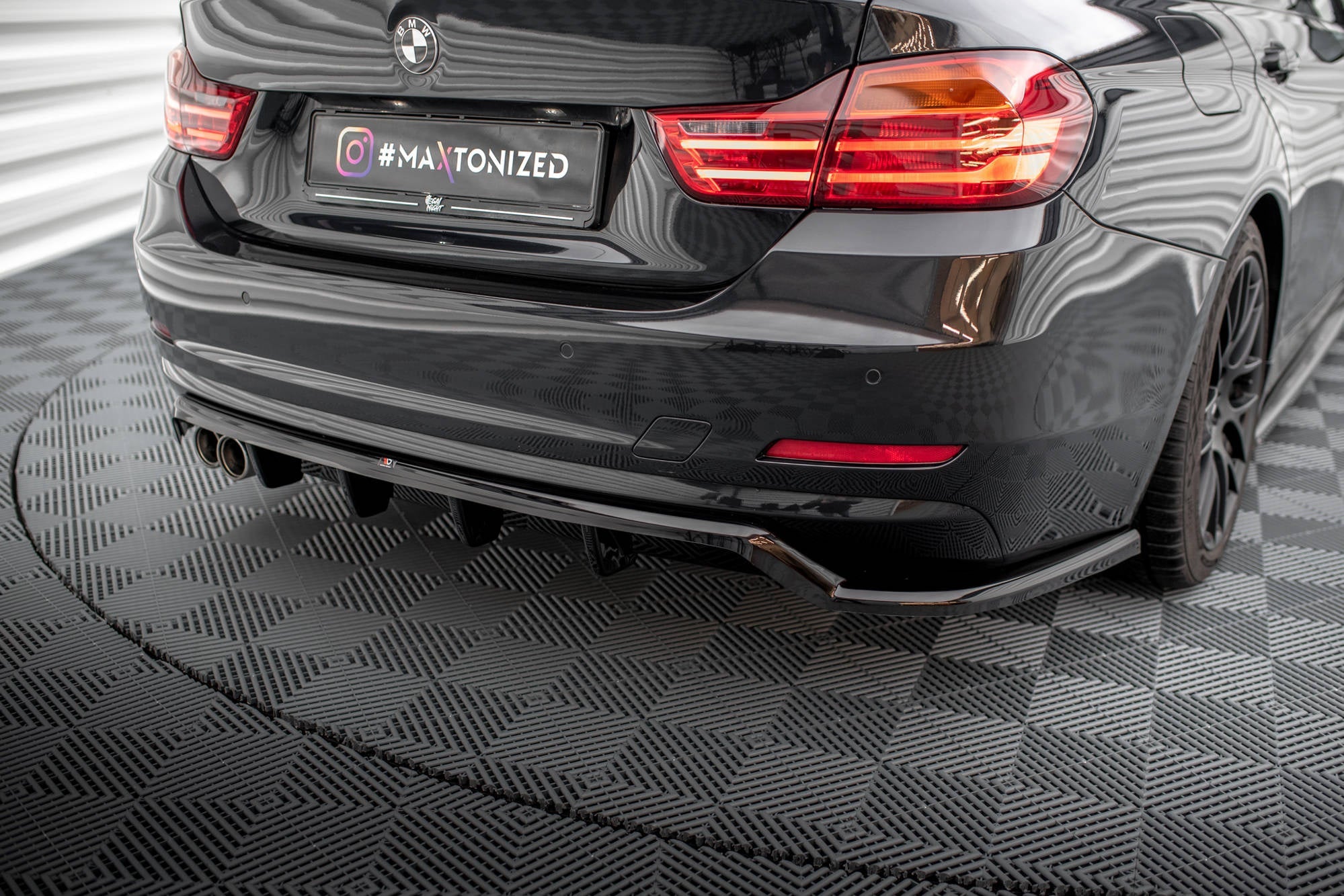 Splitter trasero BMW 4 Gran Coupé F36 (con barras verticales)