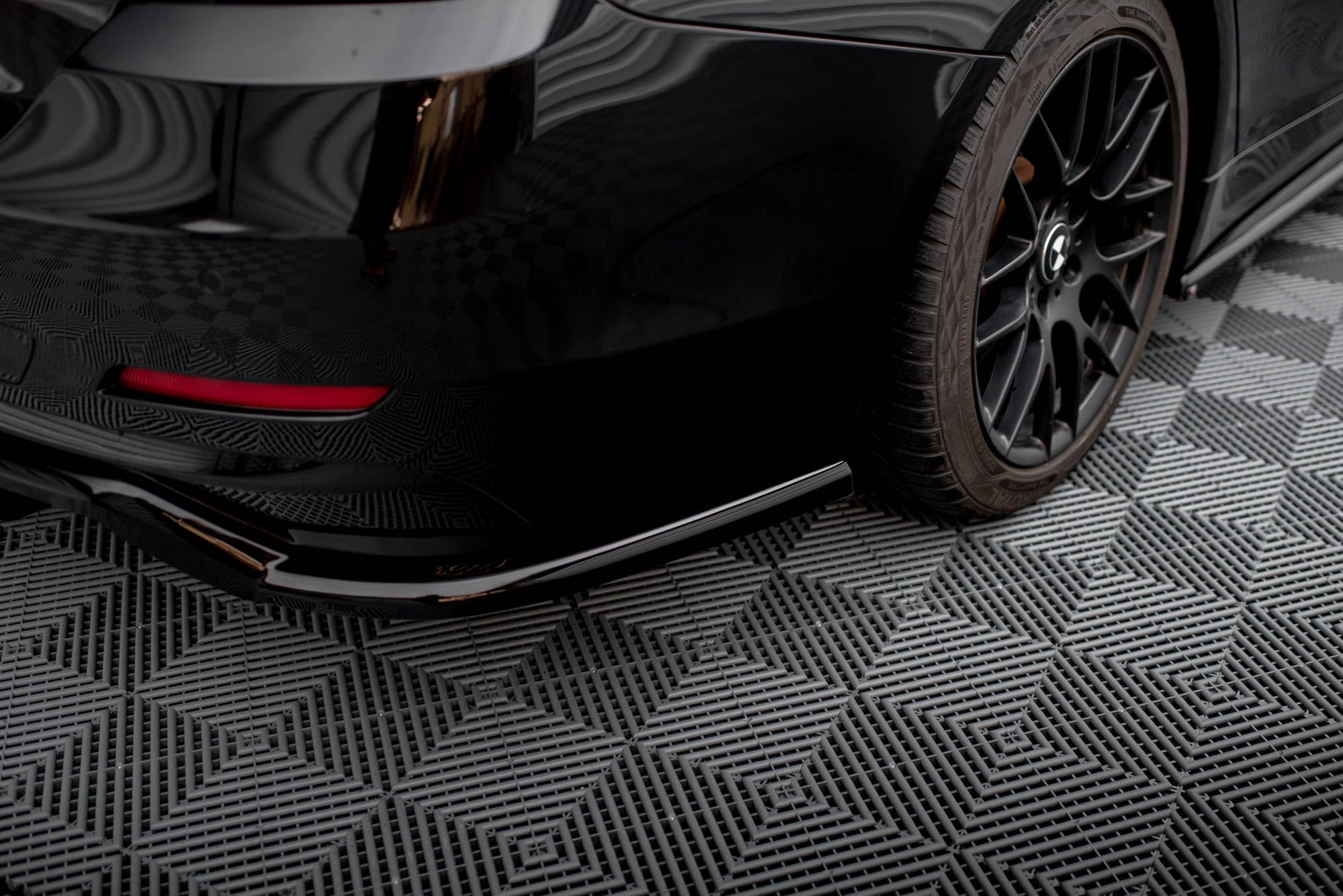 Splitter trasero BMW 4 Gran Coupé F36 (con barras verticales)