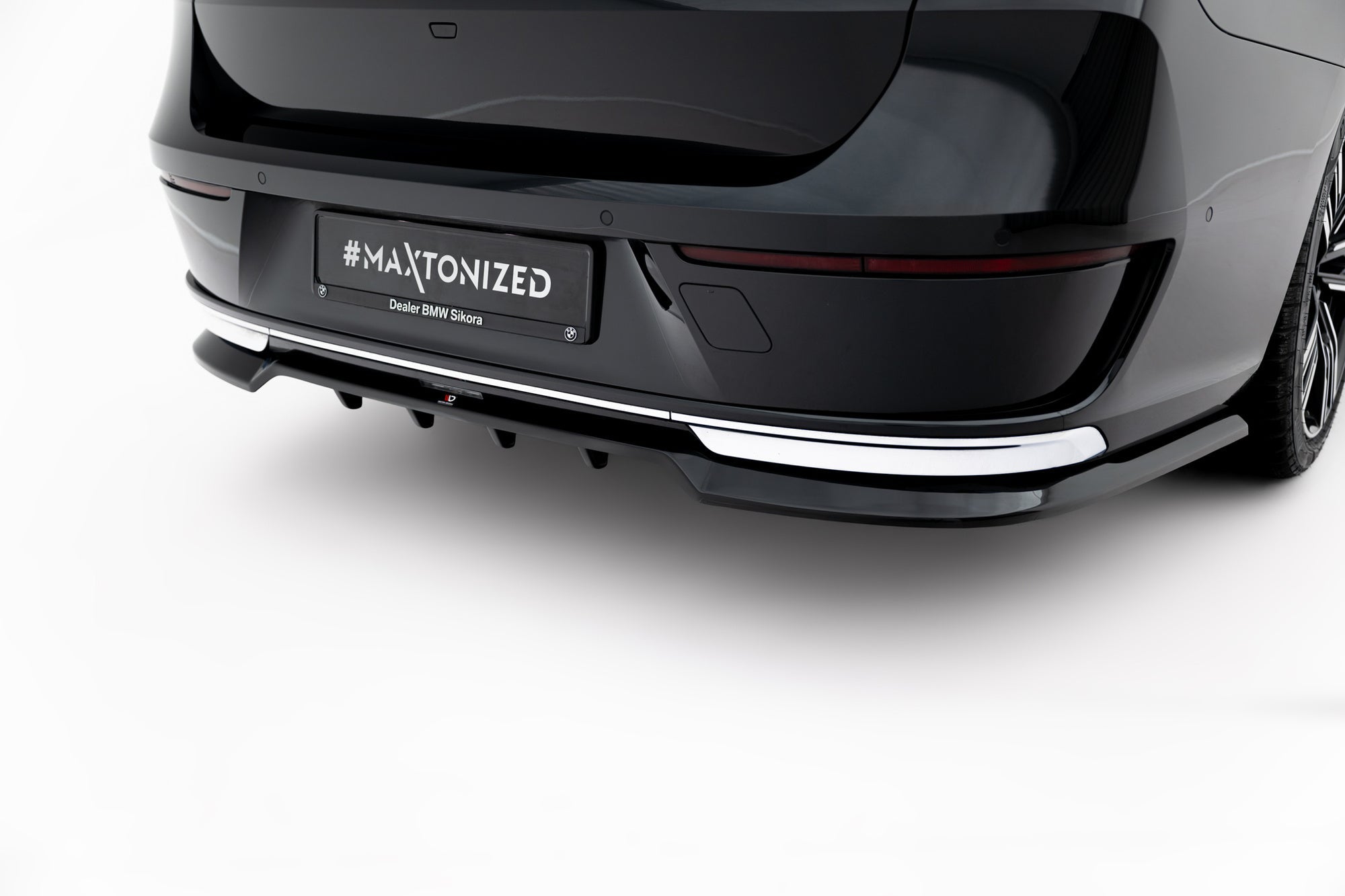 Splitter trasero BMW Serie 7 G70 (con barras verticales)