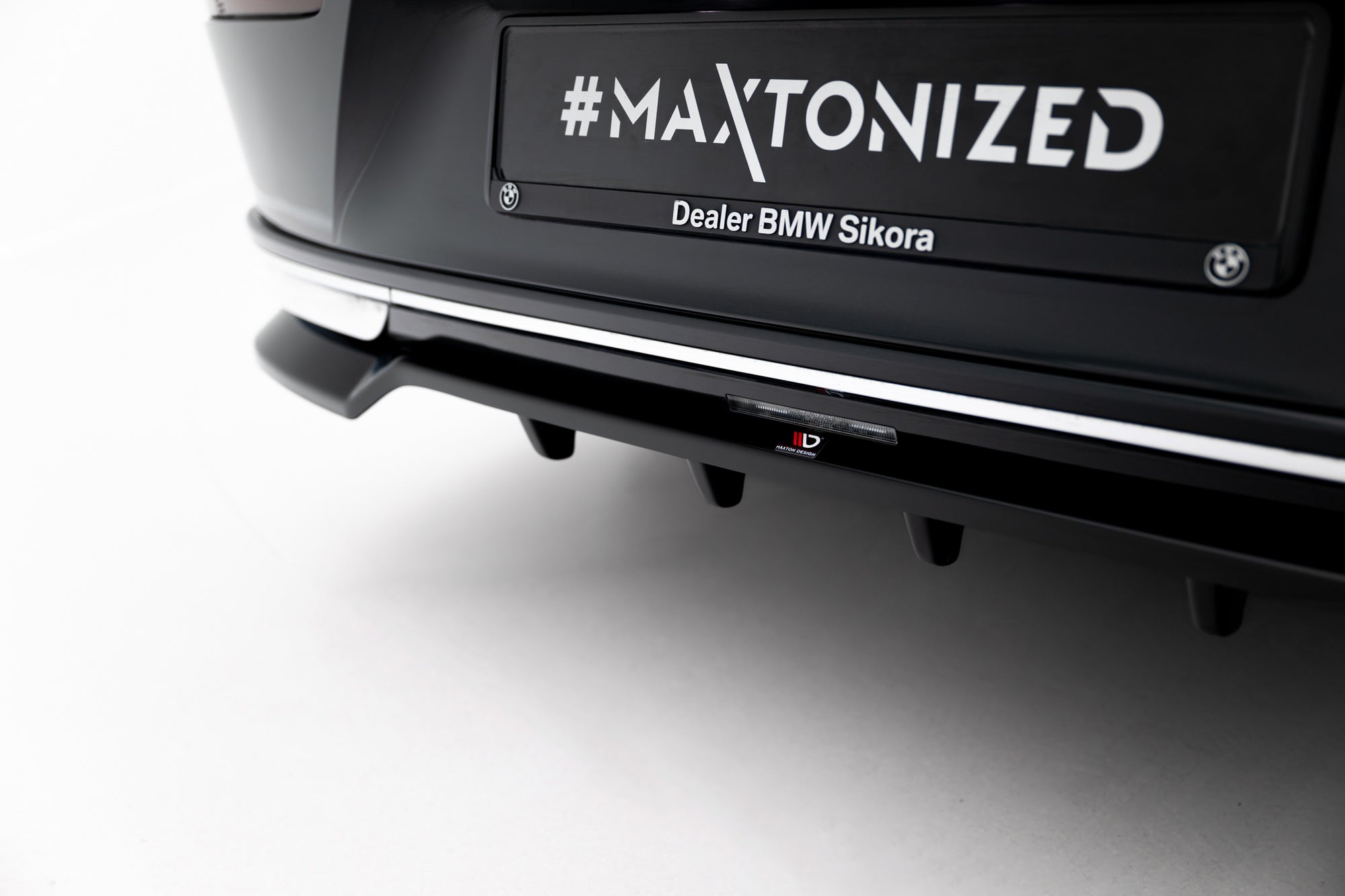 Splitter trasero BMW Serie 7 G70 (con barras verticales)