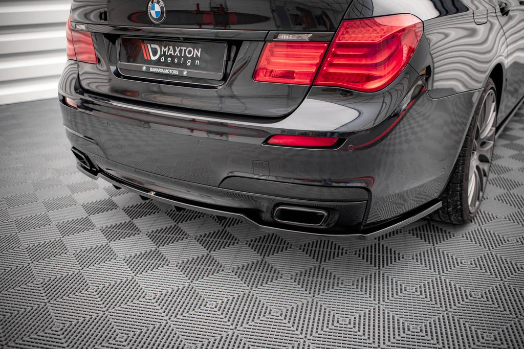 Splitter trasero BMW Serie 7 M-Pack F01 (con barras verticales)