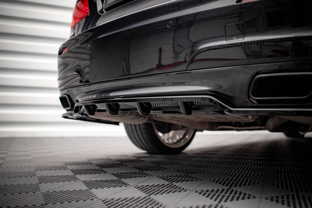 Splitter trasero BMW Serie 7 M-Pack F01 (con barras verticales)