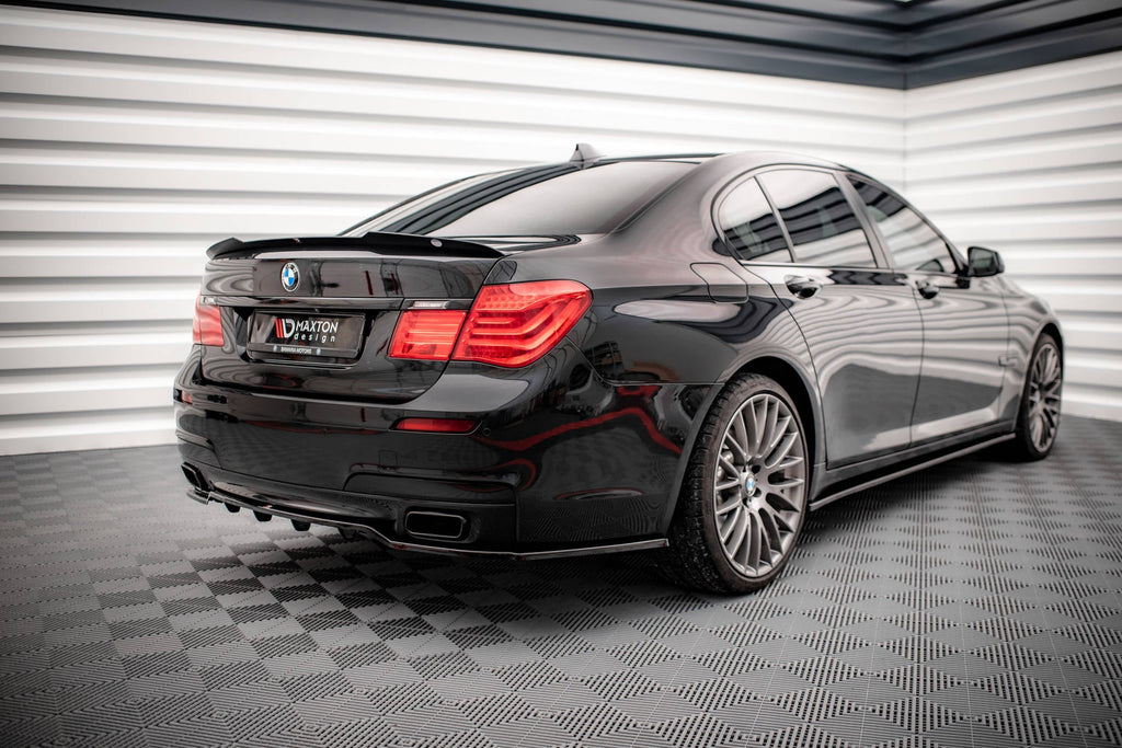 Splitter trasero BMW Serie 7 M-Pack F01 (con barras verticales)