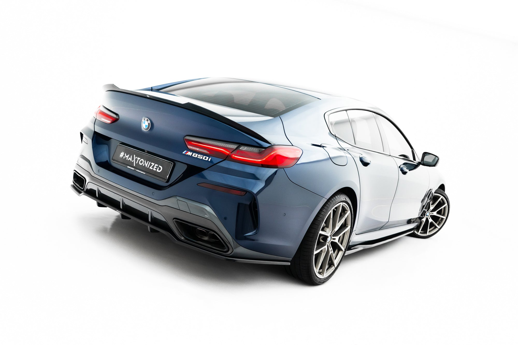 Splitter trasero BMW 8 Gran Coupé M-Pack G16 (con barras verticales)