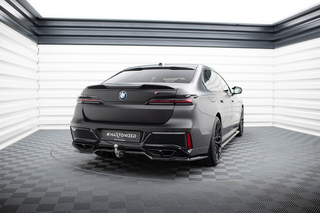 BMW M760e G70 Rear diffuser (with vertical fins)