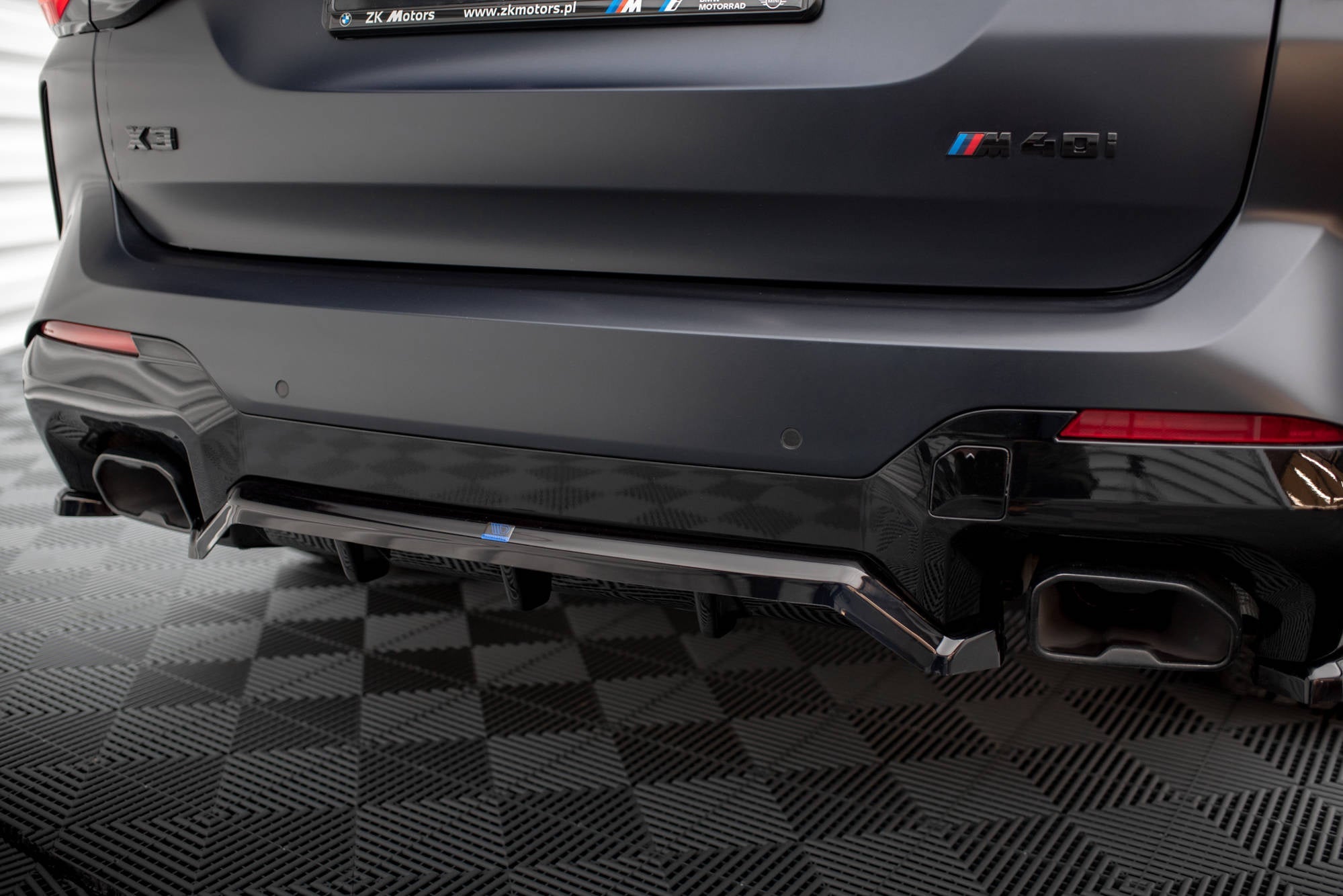 Splitter trasero BMW X3 M-Pack G01 Facelift (con barras verticales)